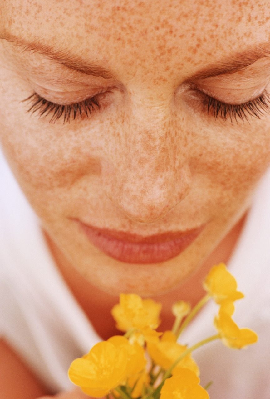 首先要确保不再暴露在紫外线下,以免进一步损伤皮肤.