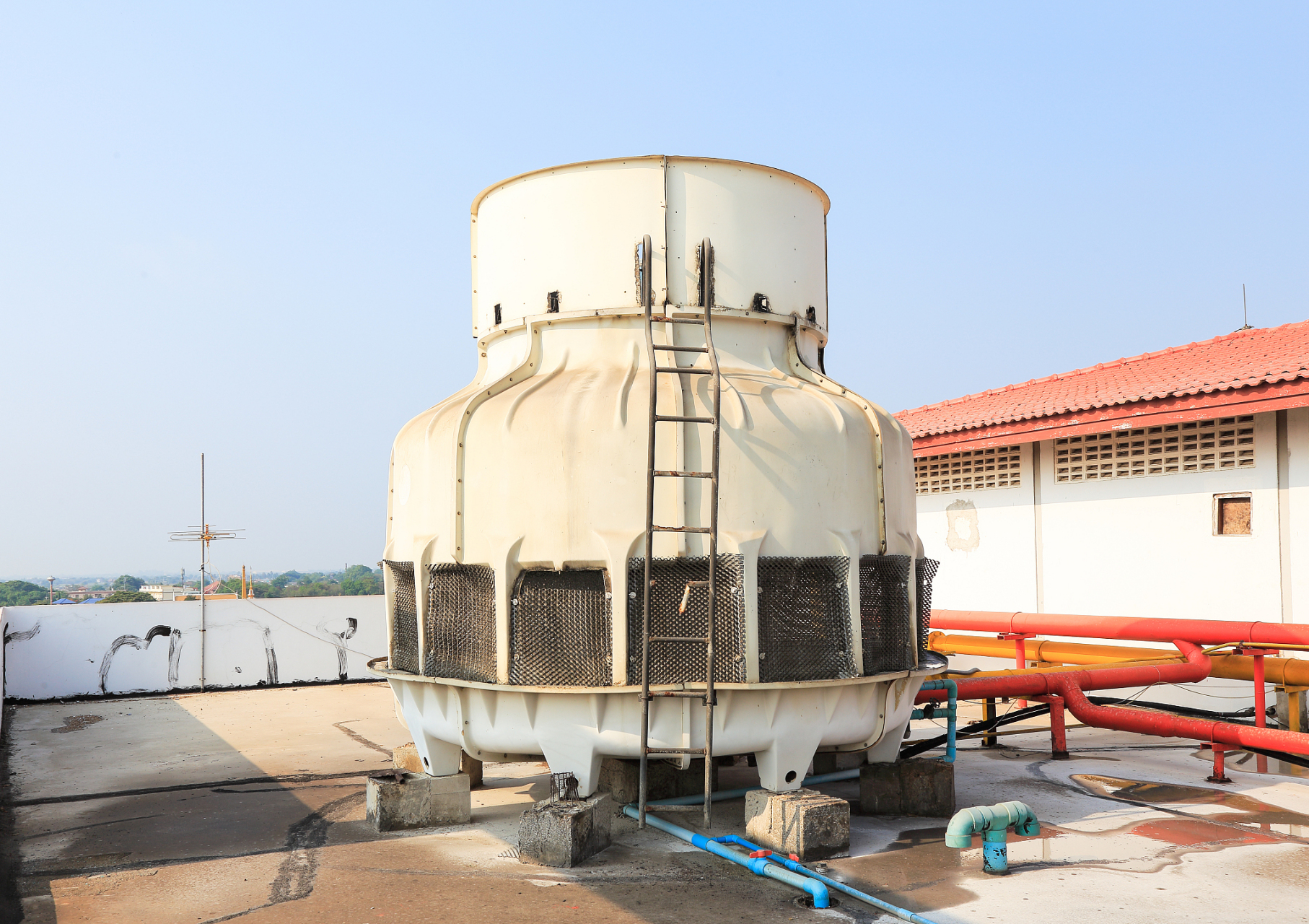 硫铁矿沸腾炉,固体颗粒在气流的作用下,构成流态化床层似沸腾状态,被