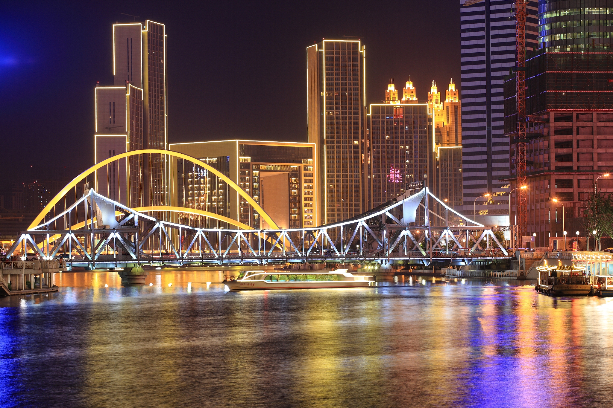 天津的海河夜景,夏日里最迷人的时刻是何时?