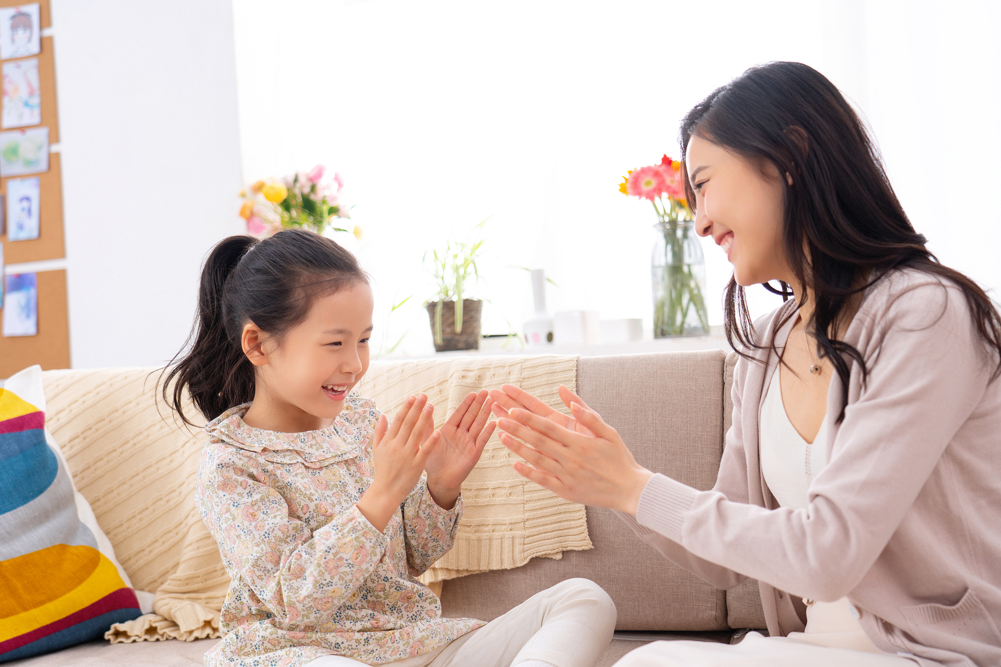 但这样做会对孩子造成伤害,使家庭教育失去意义