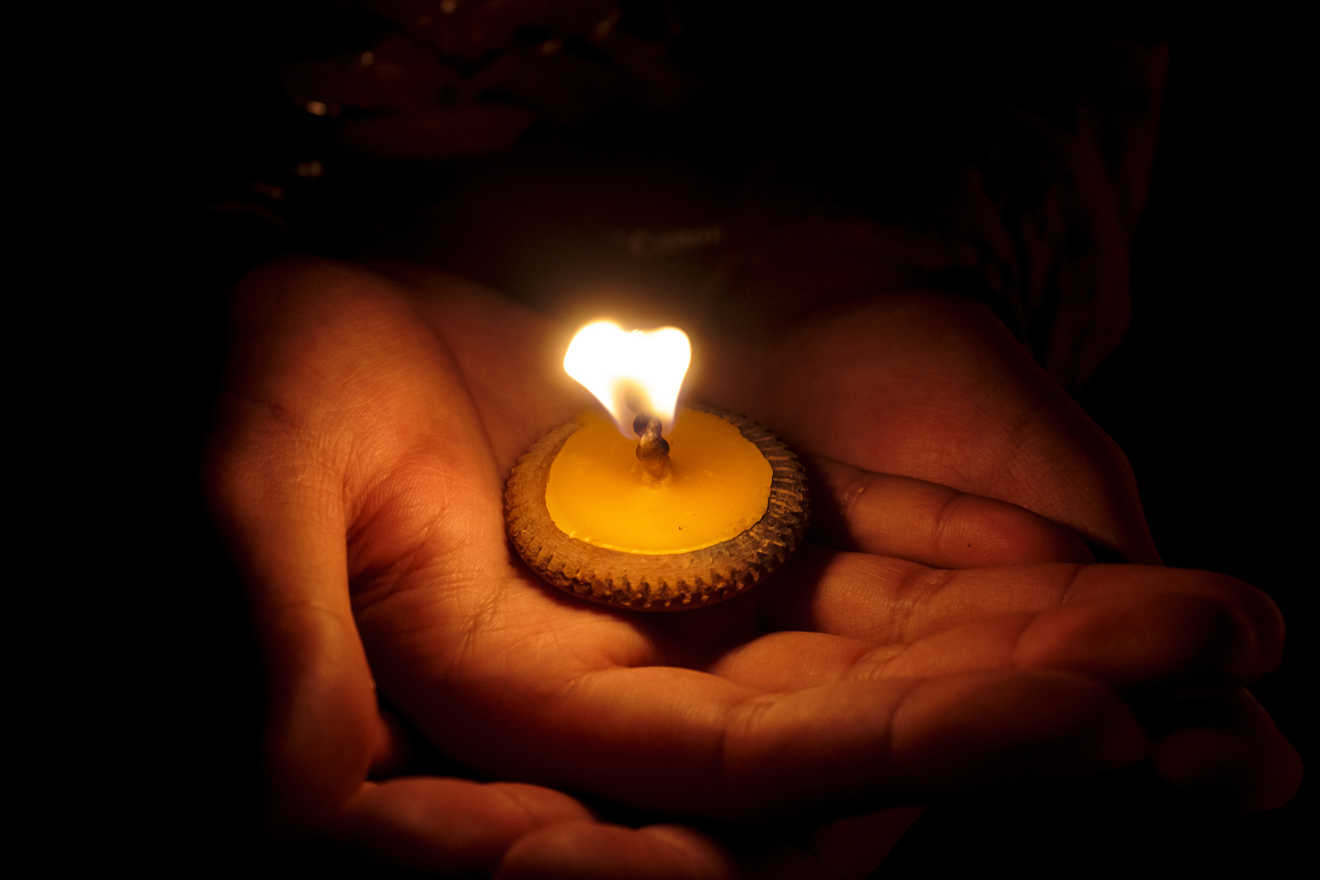 《和平祈祷诗》: 不求人的安慰,只求安慰他人; 不求人的谅解,只求谅解