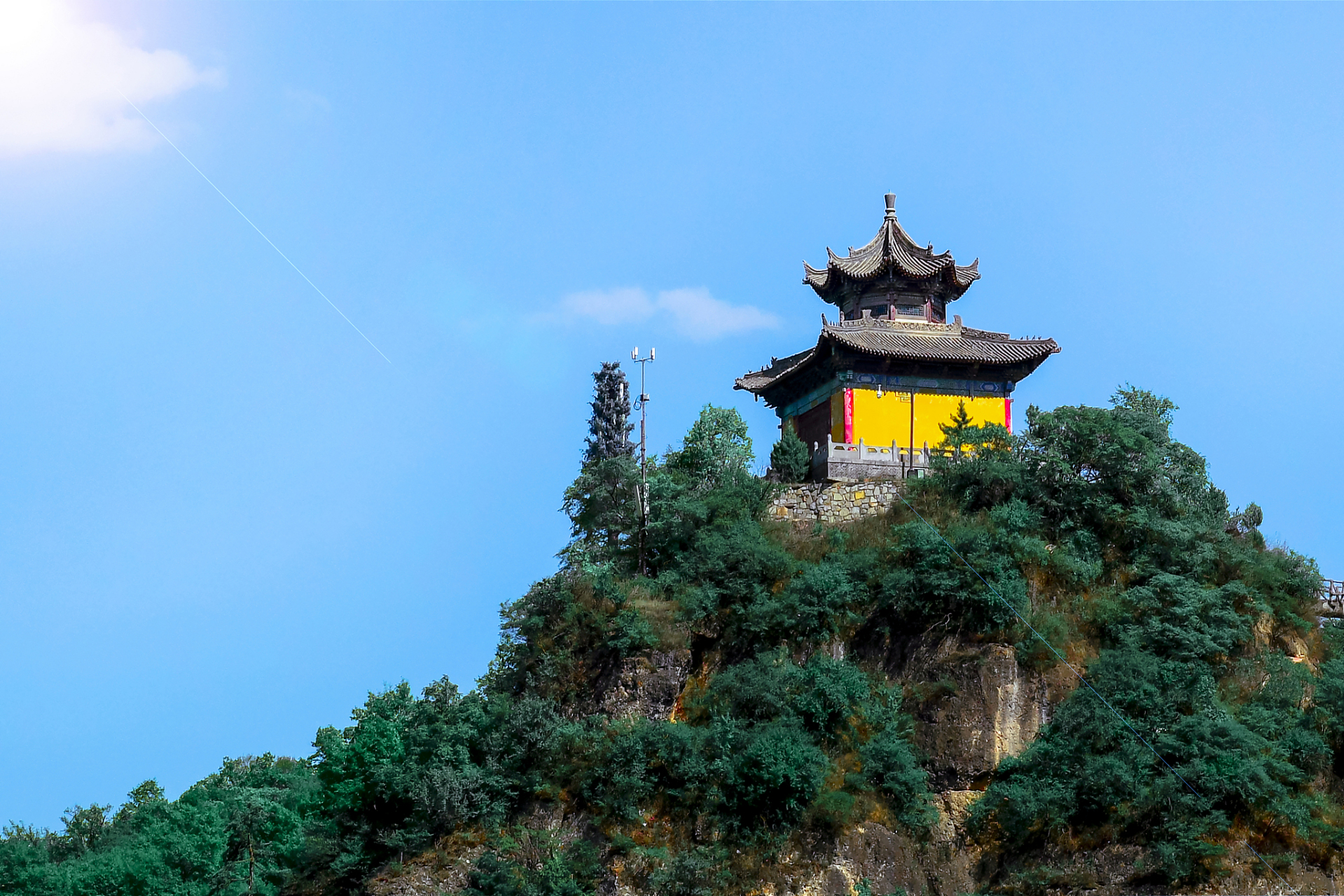 心定西再出发#临洮岳麓山景区是定西市最知名的旅游景点之一,它是一