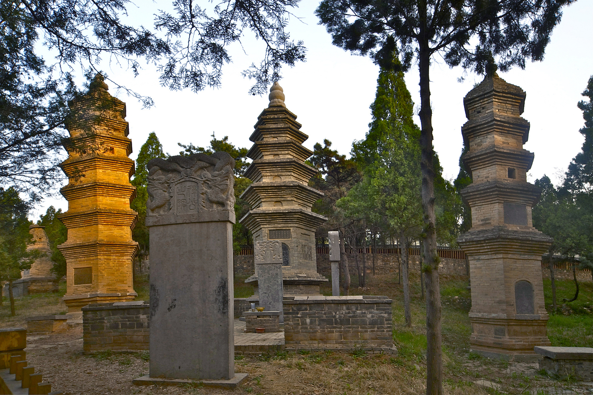 在山西省永济市,有一座因《西厢记》而闻名的普救寺.