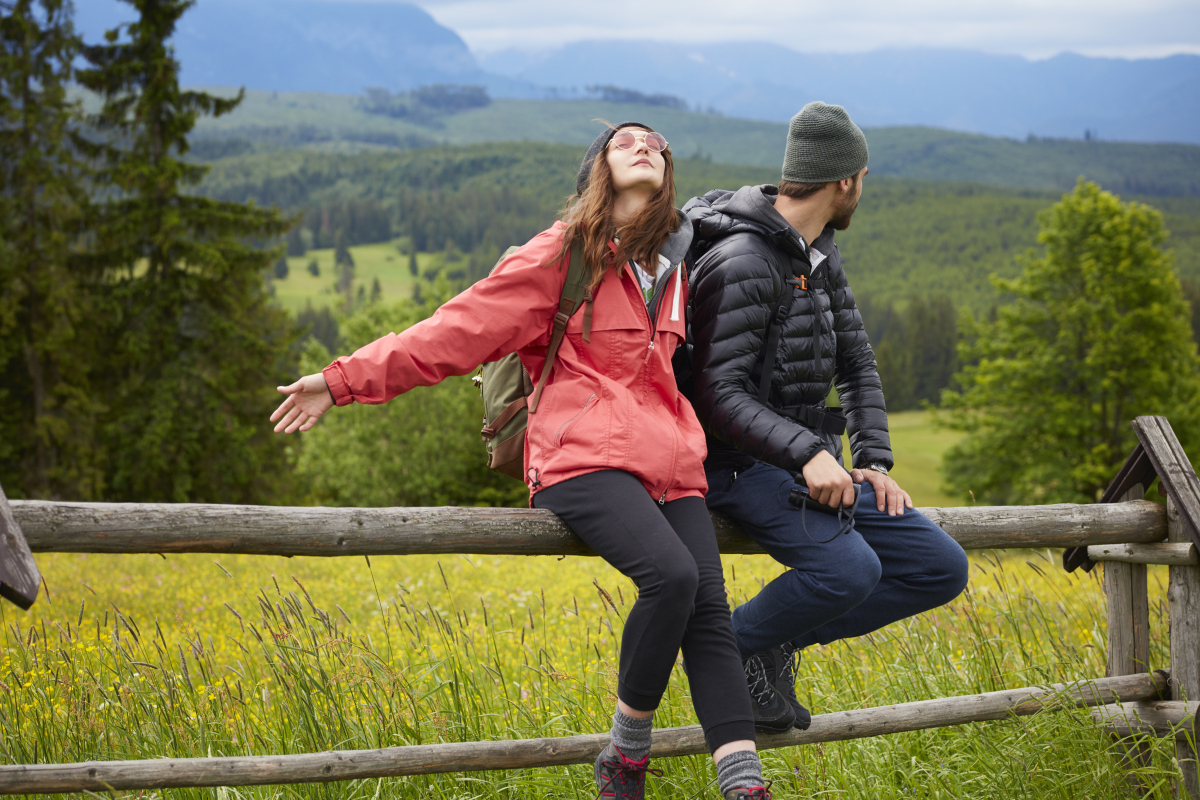 [原文:两对夫妻一起旅游互换的说.