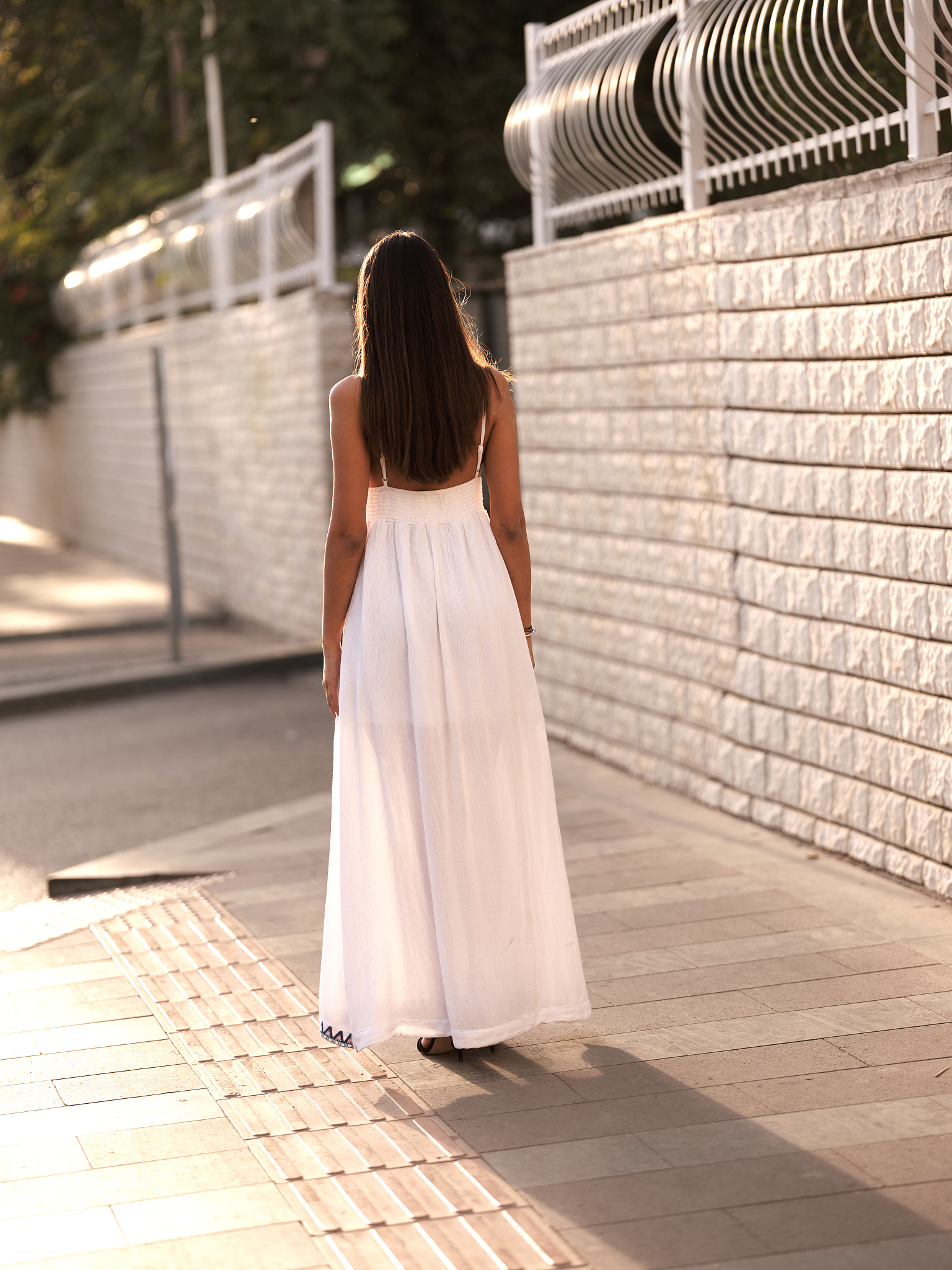 漫步街头,不经意间瞥见一道靓丽的背影