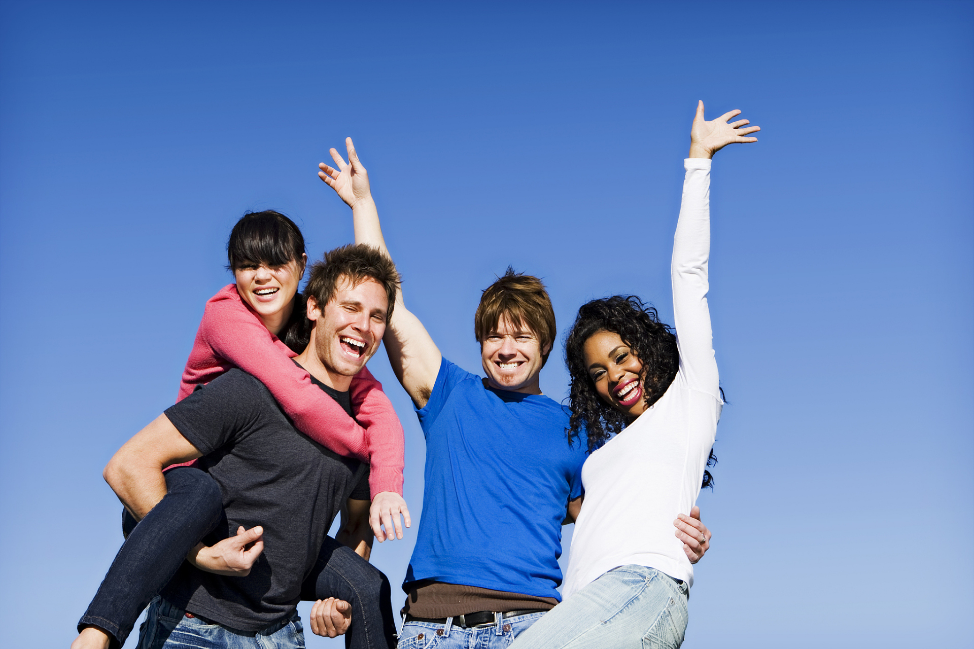 什么是快乐的人:  1,充满好奇.  2,保持真诚.  3,乐观温暖.