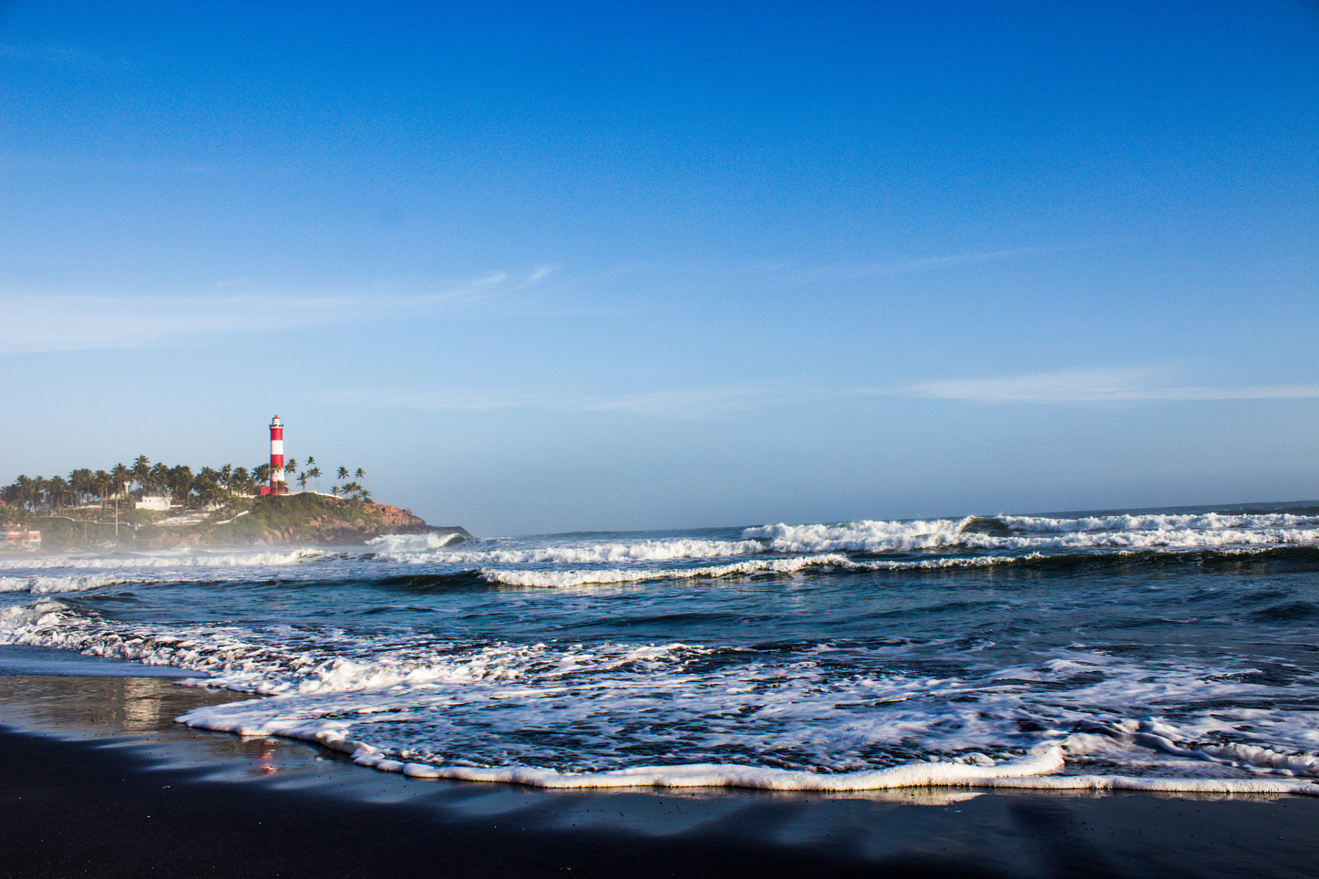 长岛县位于胶东,辽东半岛之间,黄渤海交汇处,地处环渤海经济圈的连接
