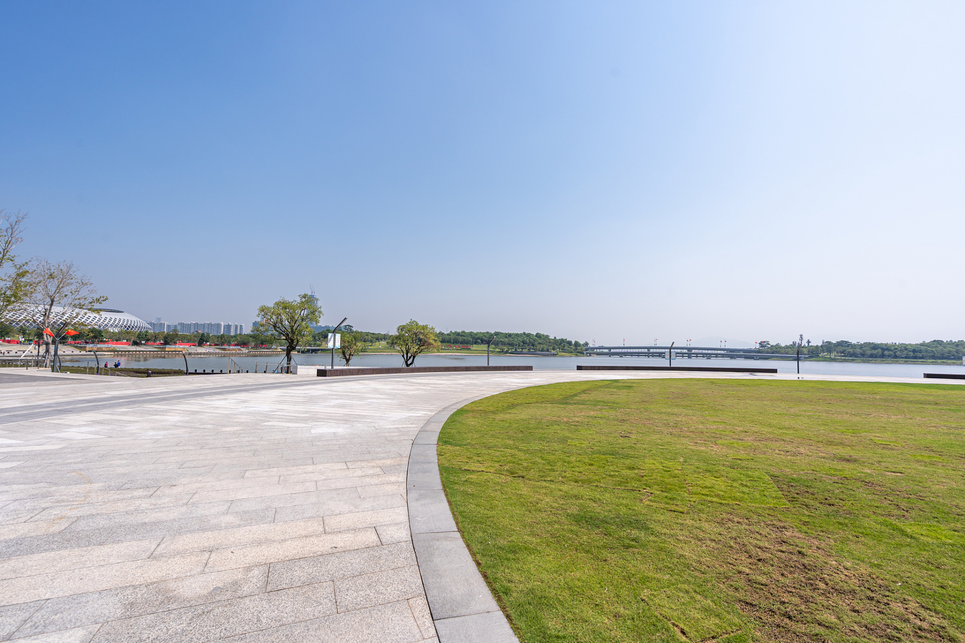 辽宁大连有一座公园,原名东海公园,现改名为海之韵公园.