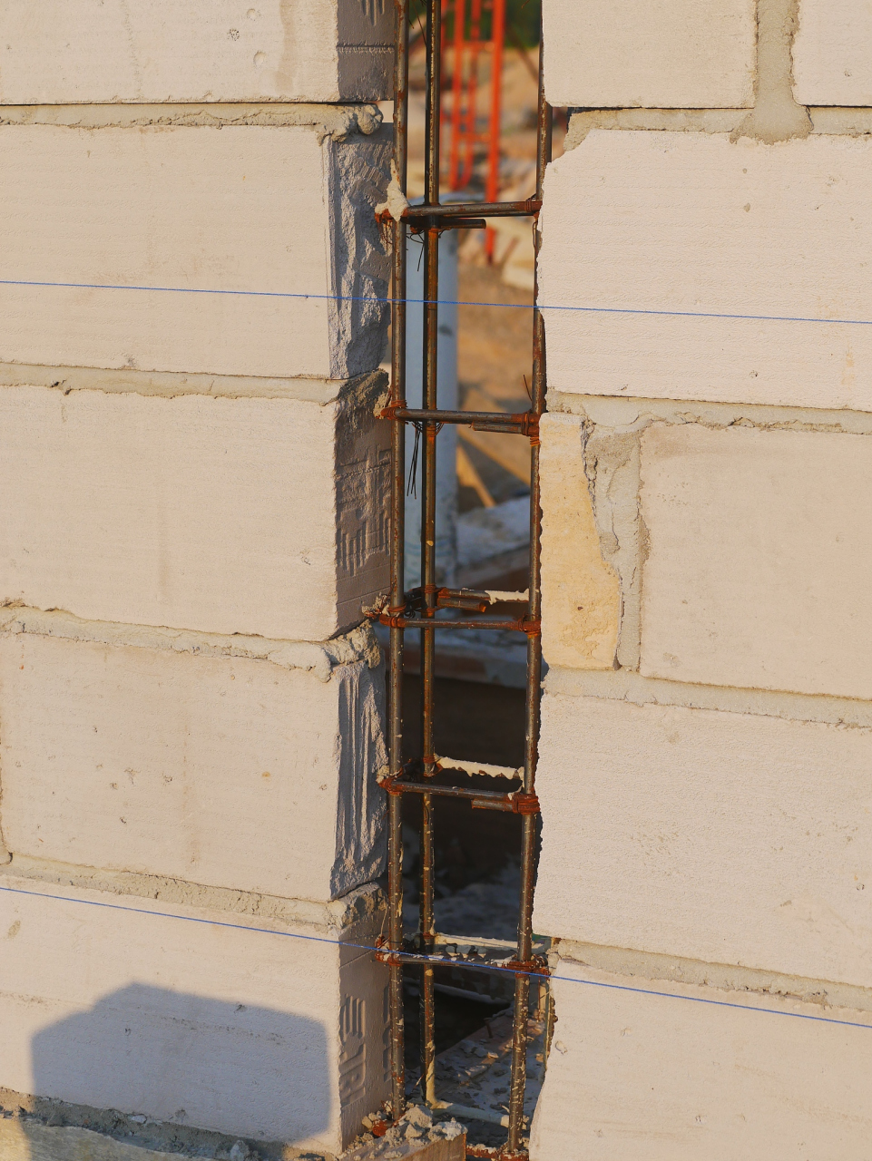 砖混结构构造柱最小尺寸为240x180mm,钢筋一般