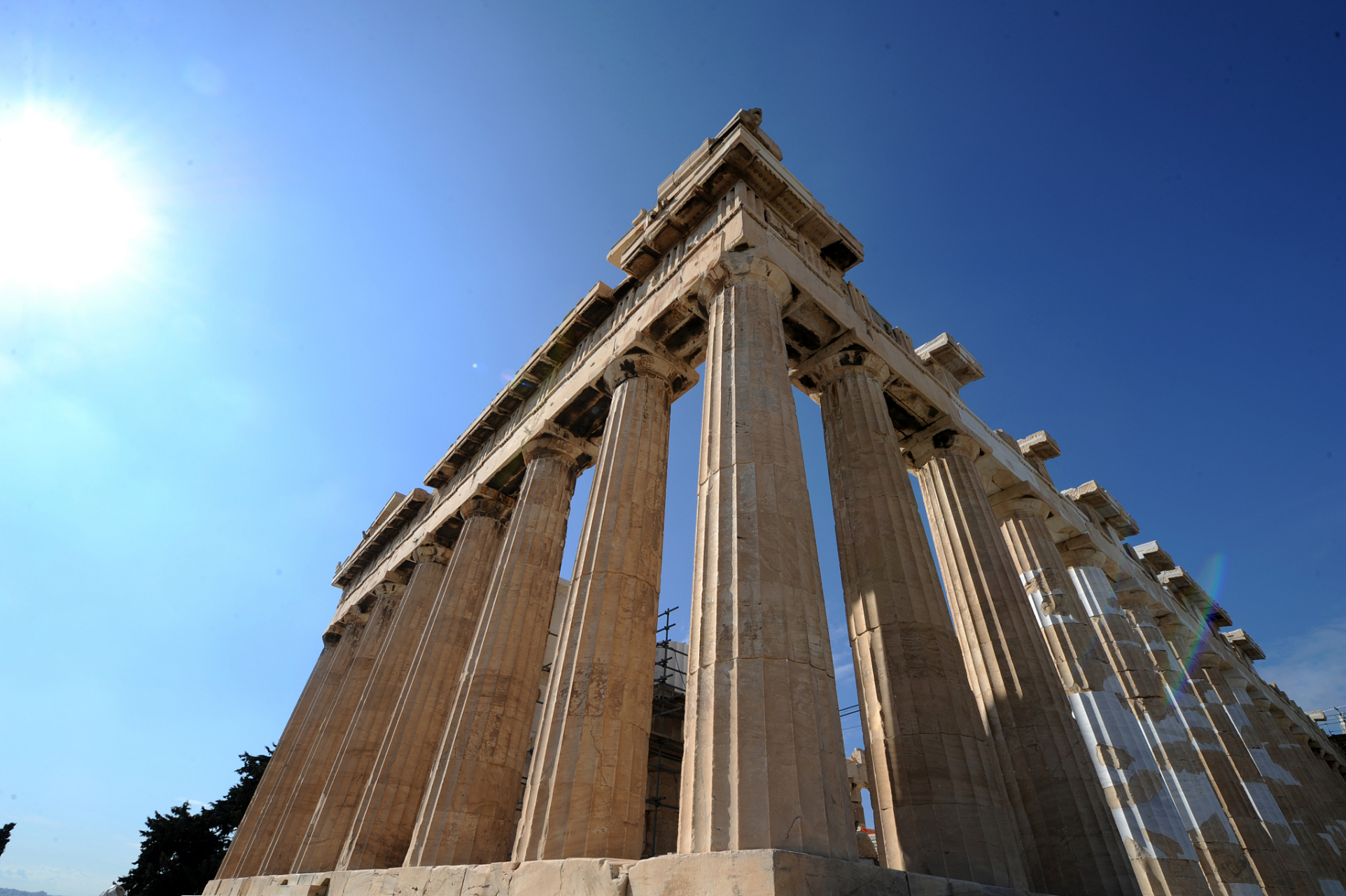 跨年创作挑战赛# 马德里的太阳门是马德里市中心的标志性景点之一