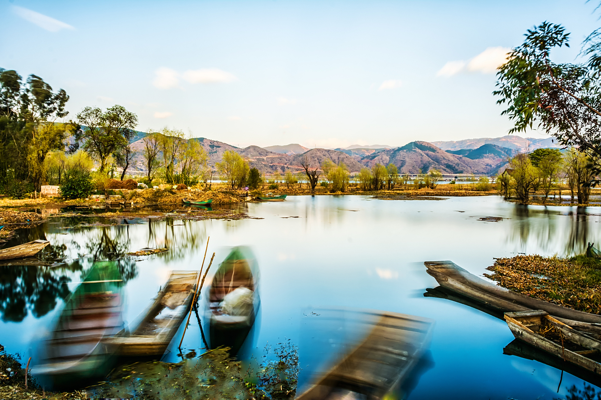 旅行中的治愈日常# 洱源西湖风景区位于大理白族自治州洱源县右所