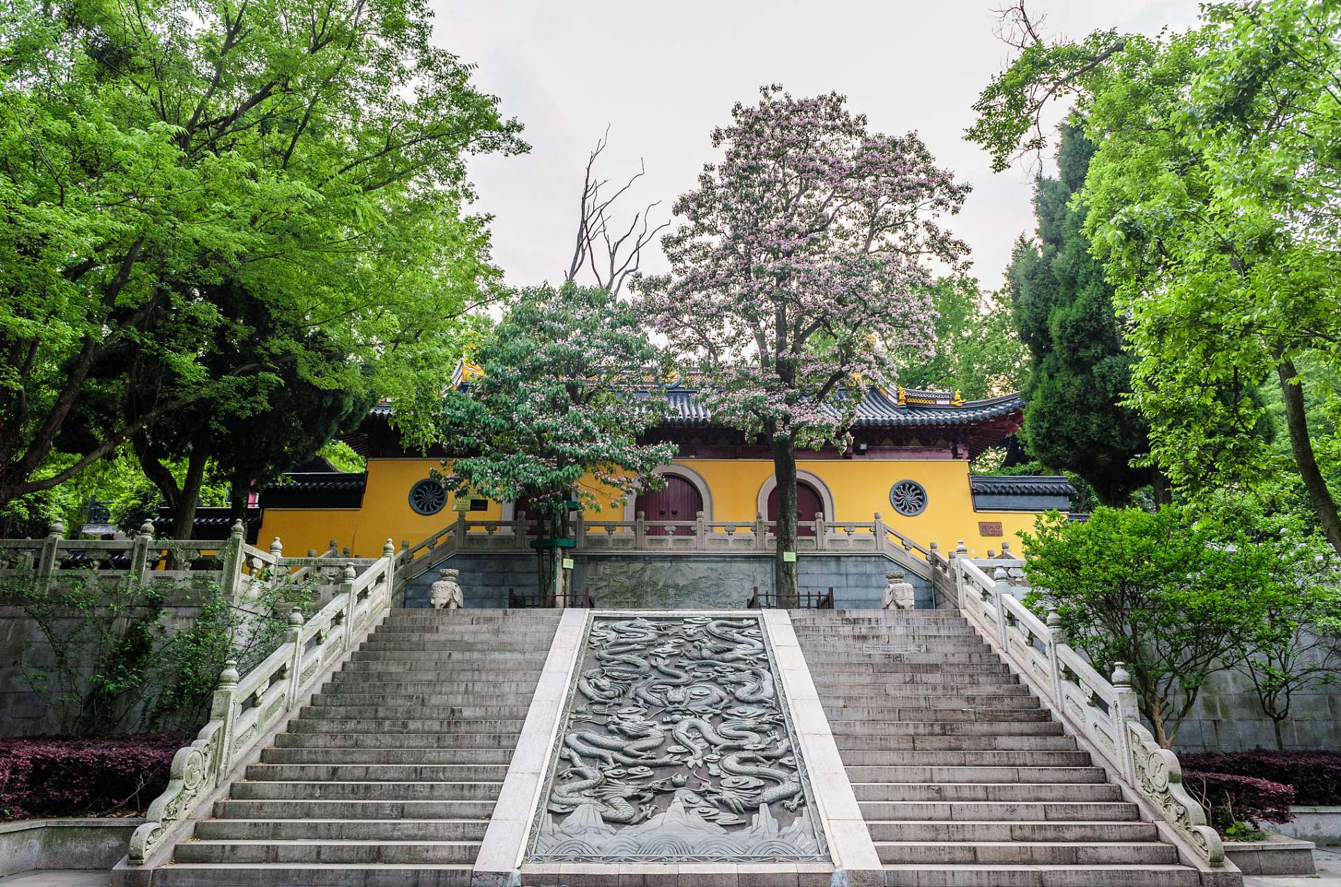 南京幽栖寺:历史的人文镜像与现代的修行圣地