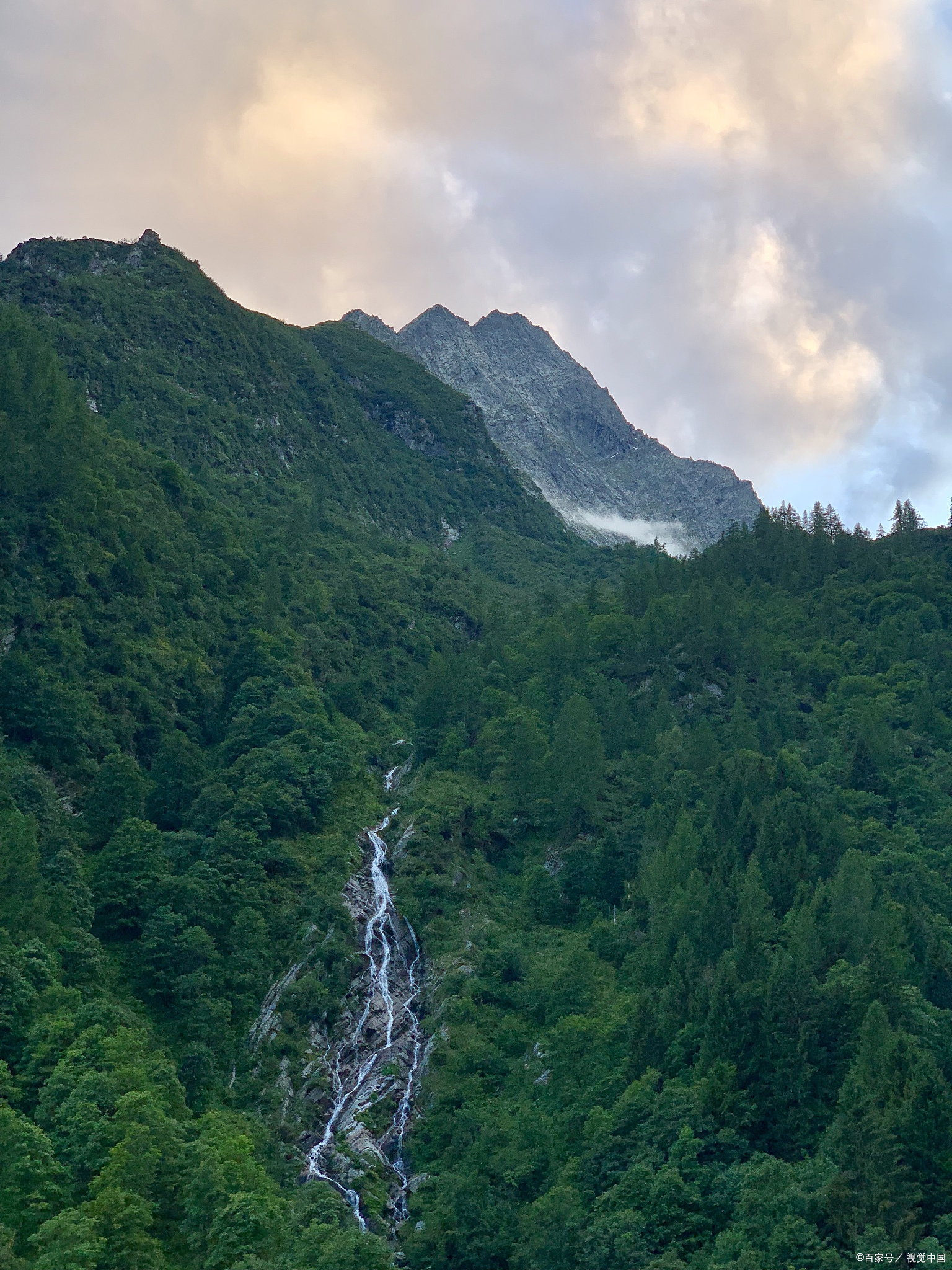 日照卧龙山图片