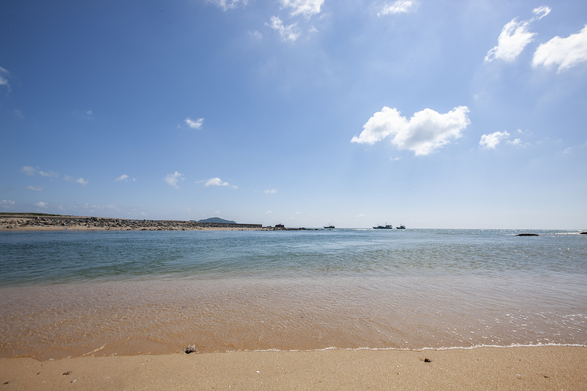 葫芦岛市的海滩风光如何,是否适合你进行海边度假?