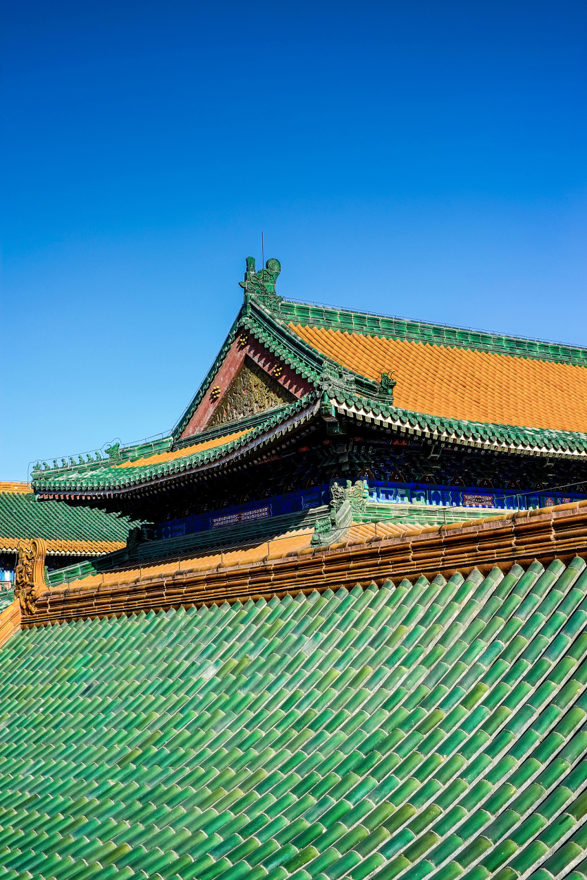 故宫的房顶作为中国传统建筑的代表,具有独特的设计和意义.