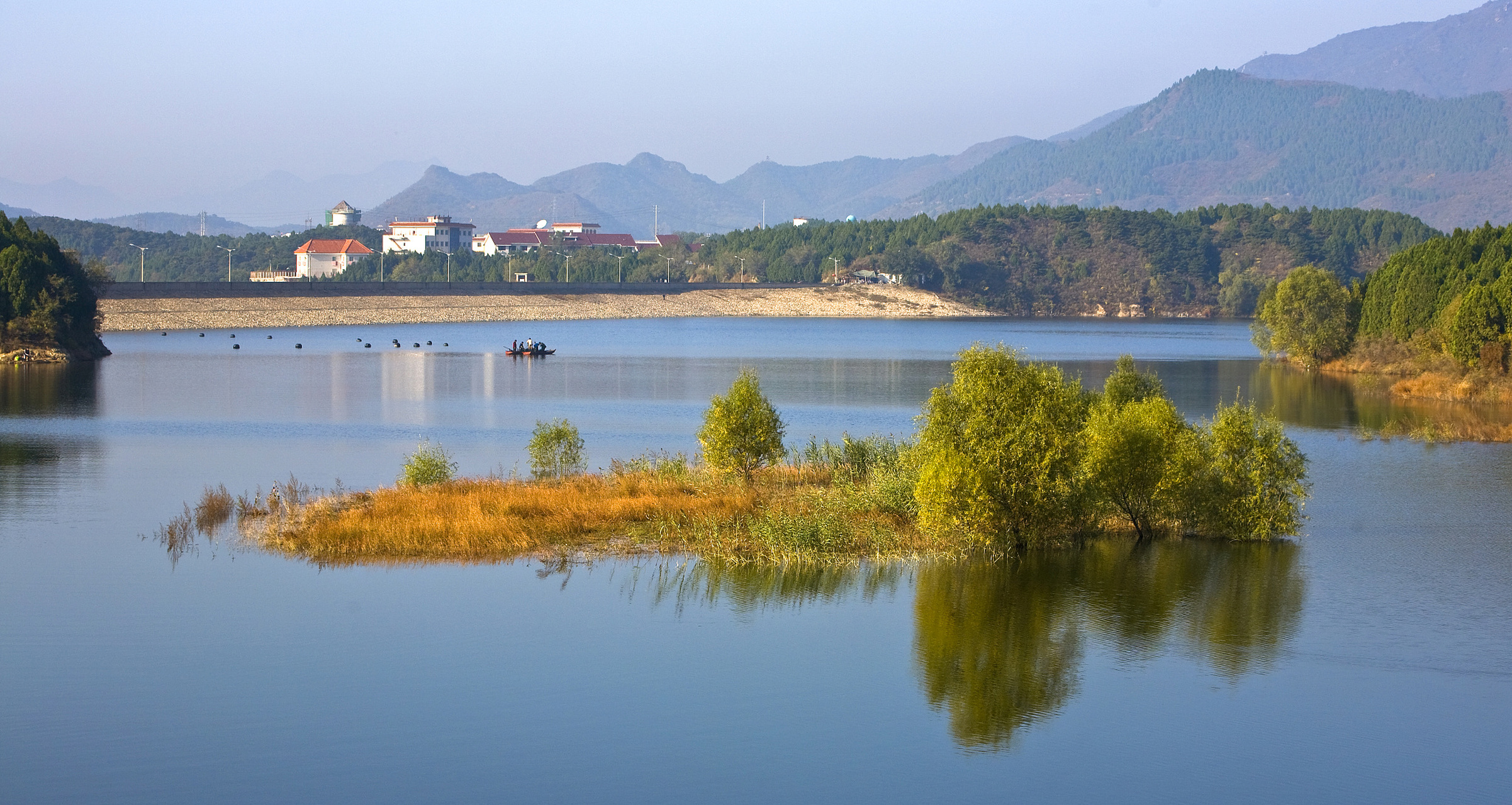 关山湖风景区图片