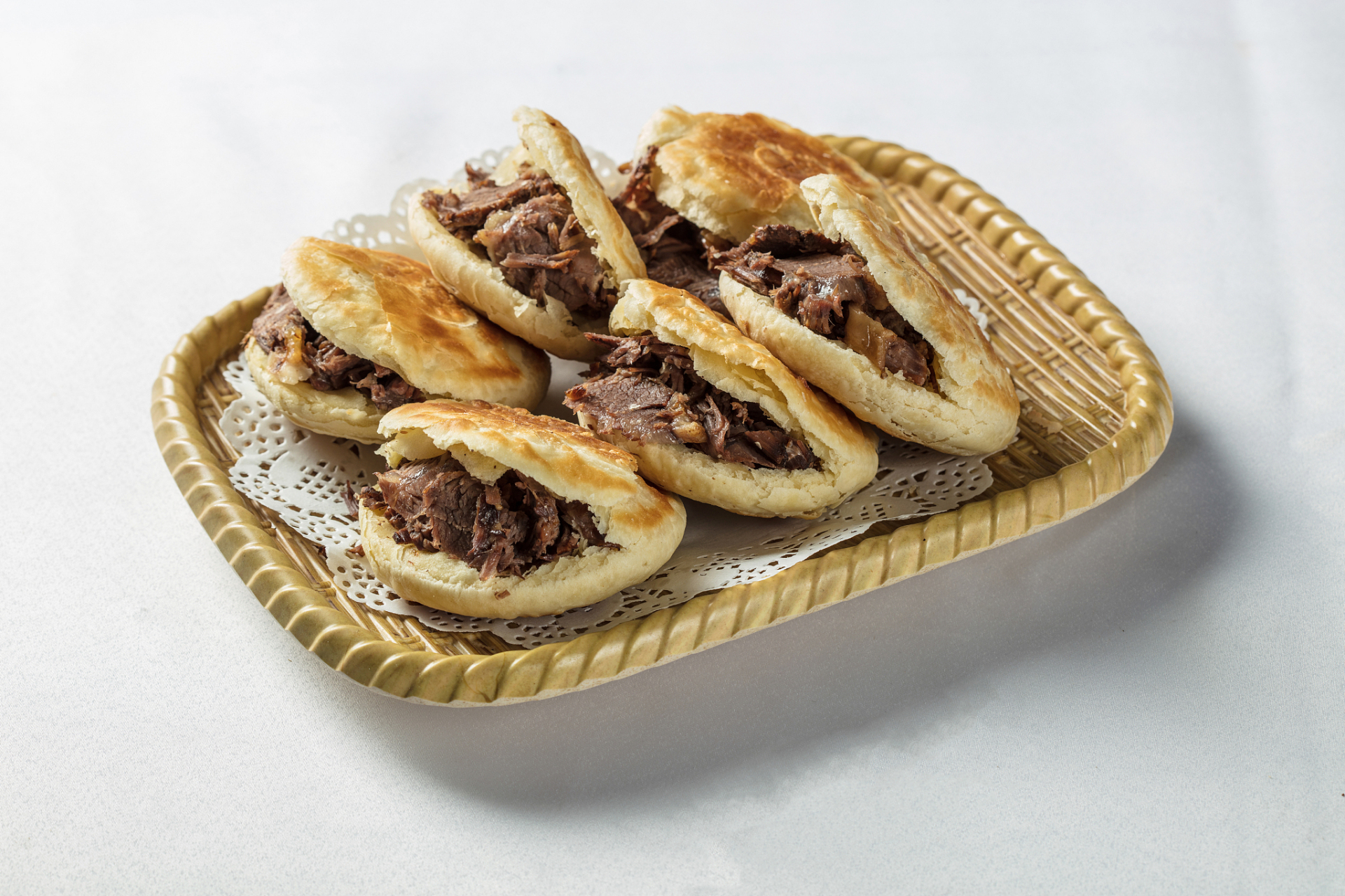 七夕爱情图鉴#  如何在家制作街头小吃肉夹馍的做法:  制作馍子皮