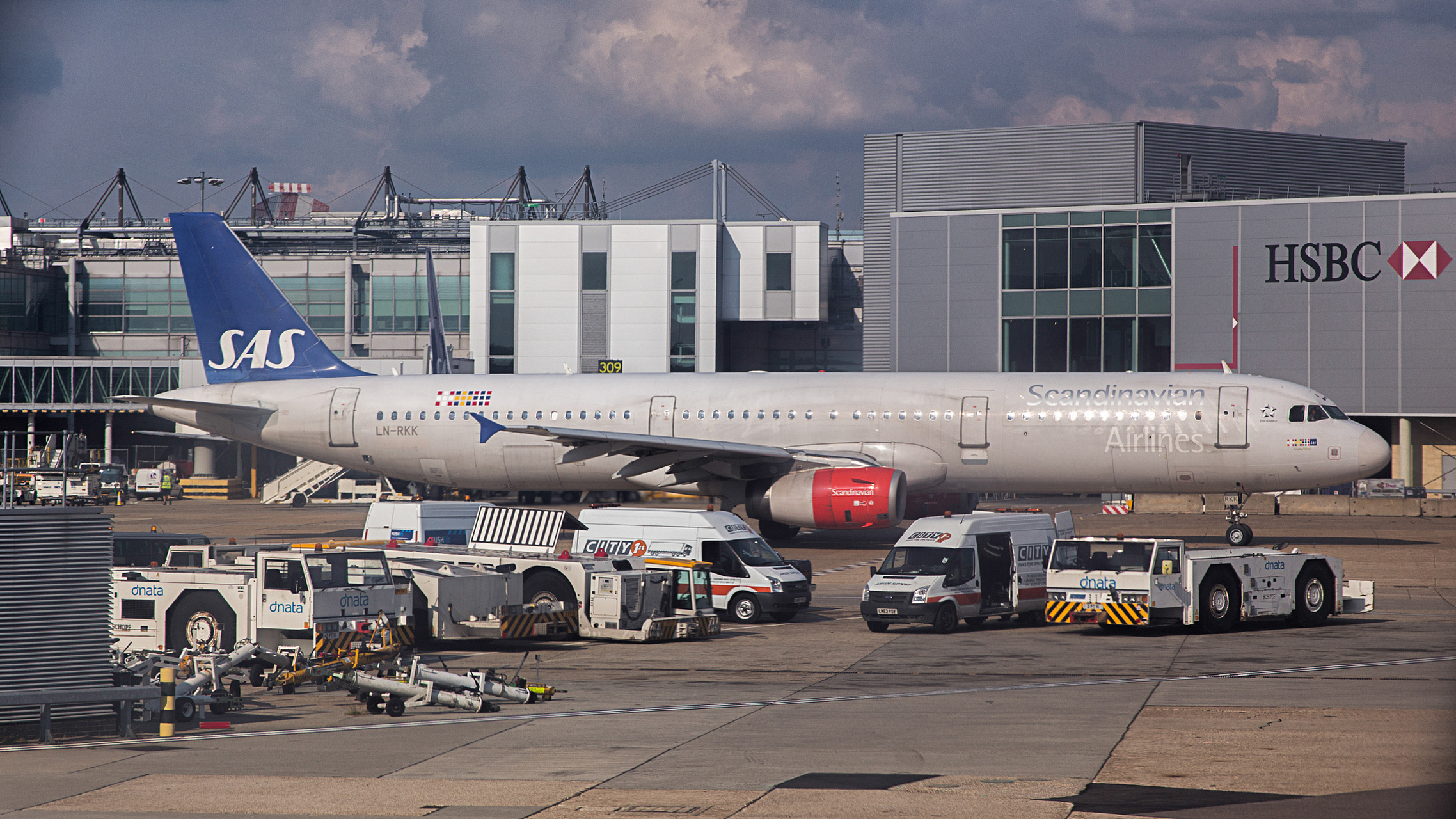南非空运物流专线费用受到多种因素影响,包括货物种类,重量,运输距离
