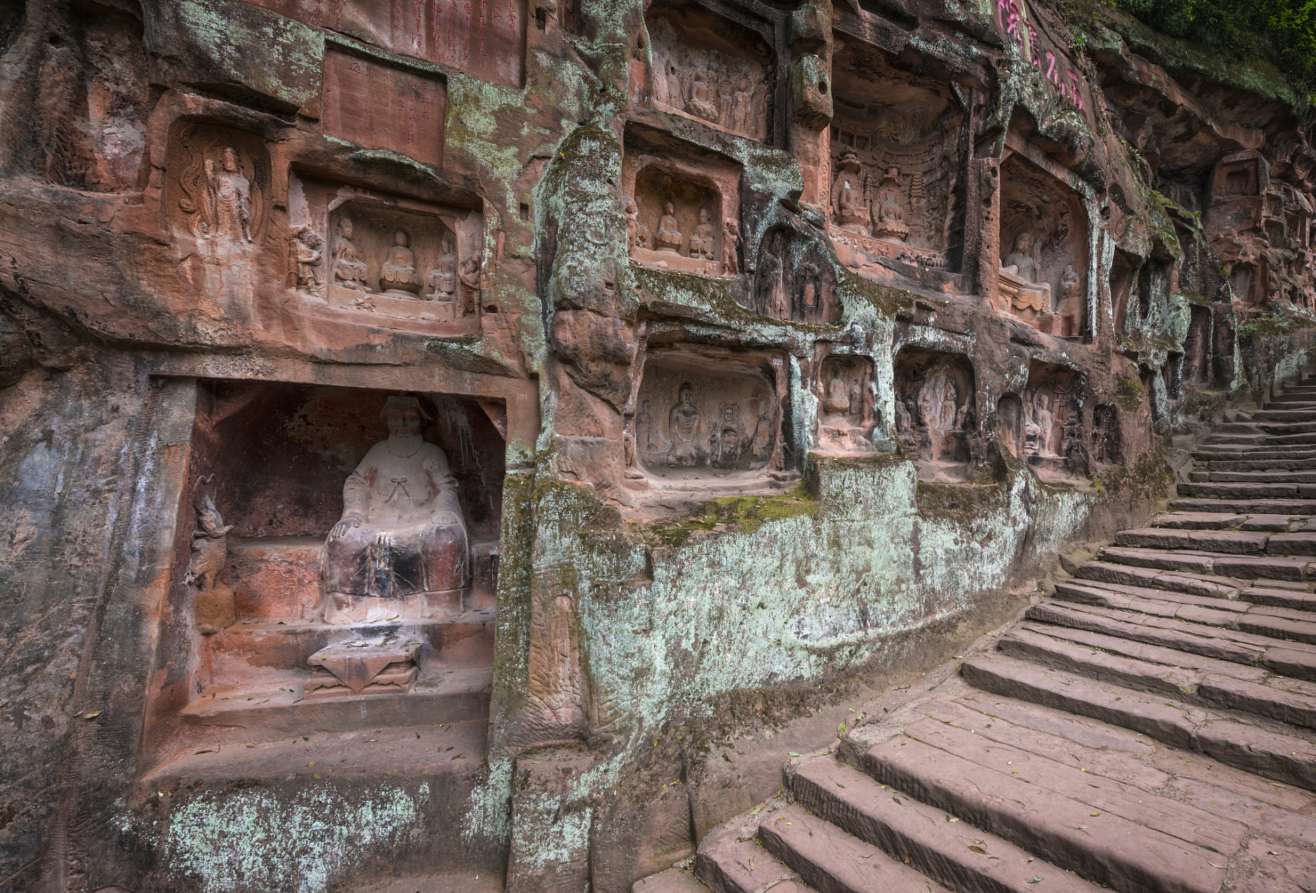 67广元千佛崖,实乃四川地区规模宏大,保存最为完整的石窟艺术宝库.
