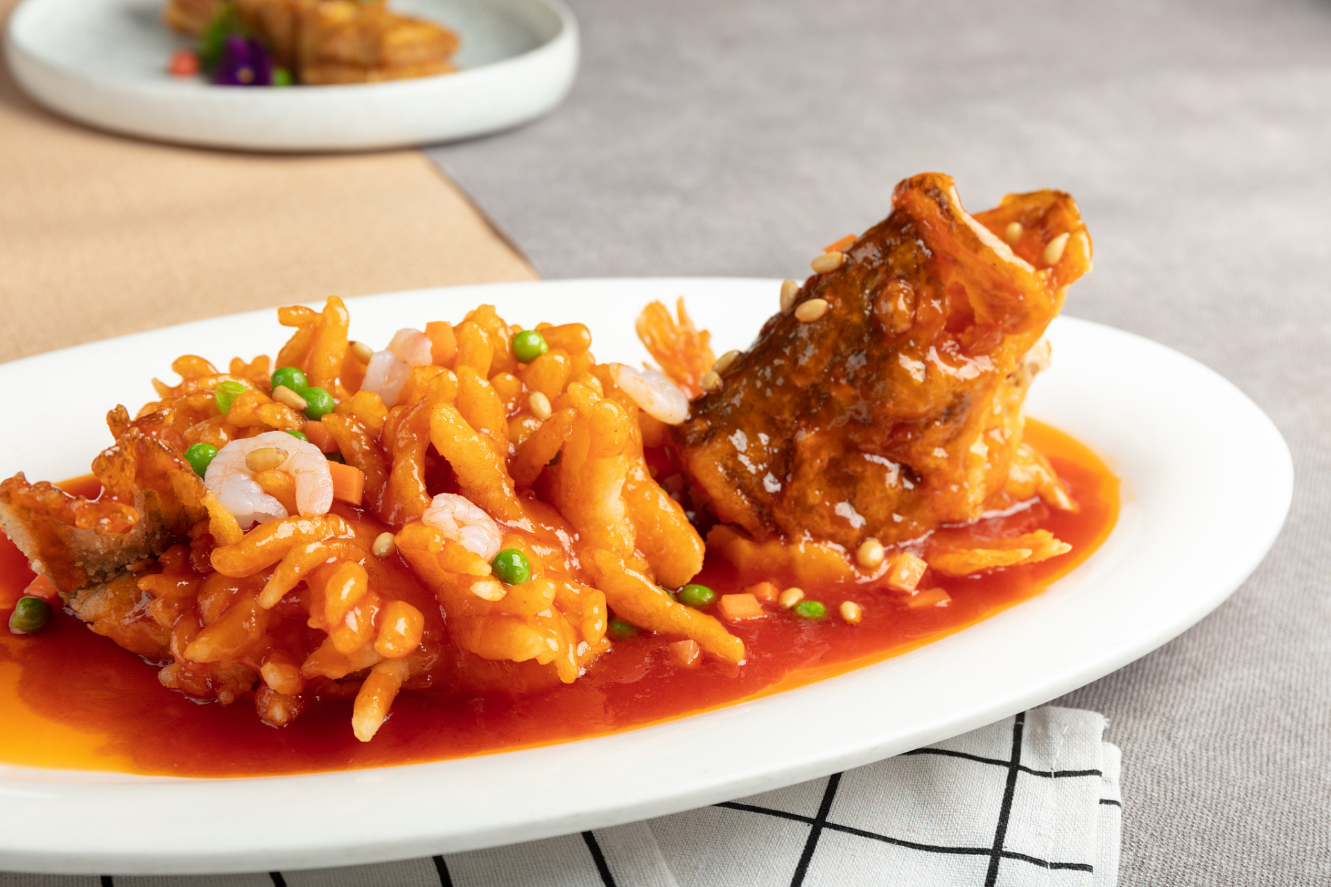 五千年食光# 江浙菜之松鼠桂鱼 松鼠桂鱼是江浙菜的一道传统名菜乙 