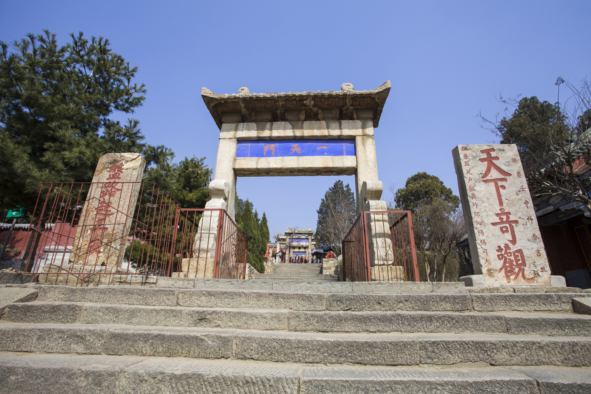 白云寺 白云禅寺是豫东现存较大的古建筑群,占地20652平方米,建筑