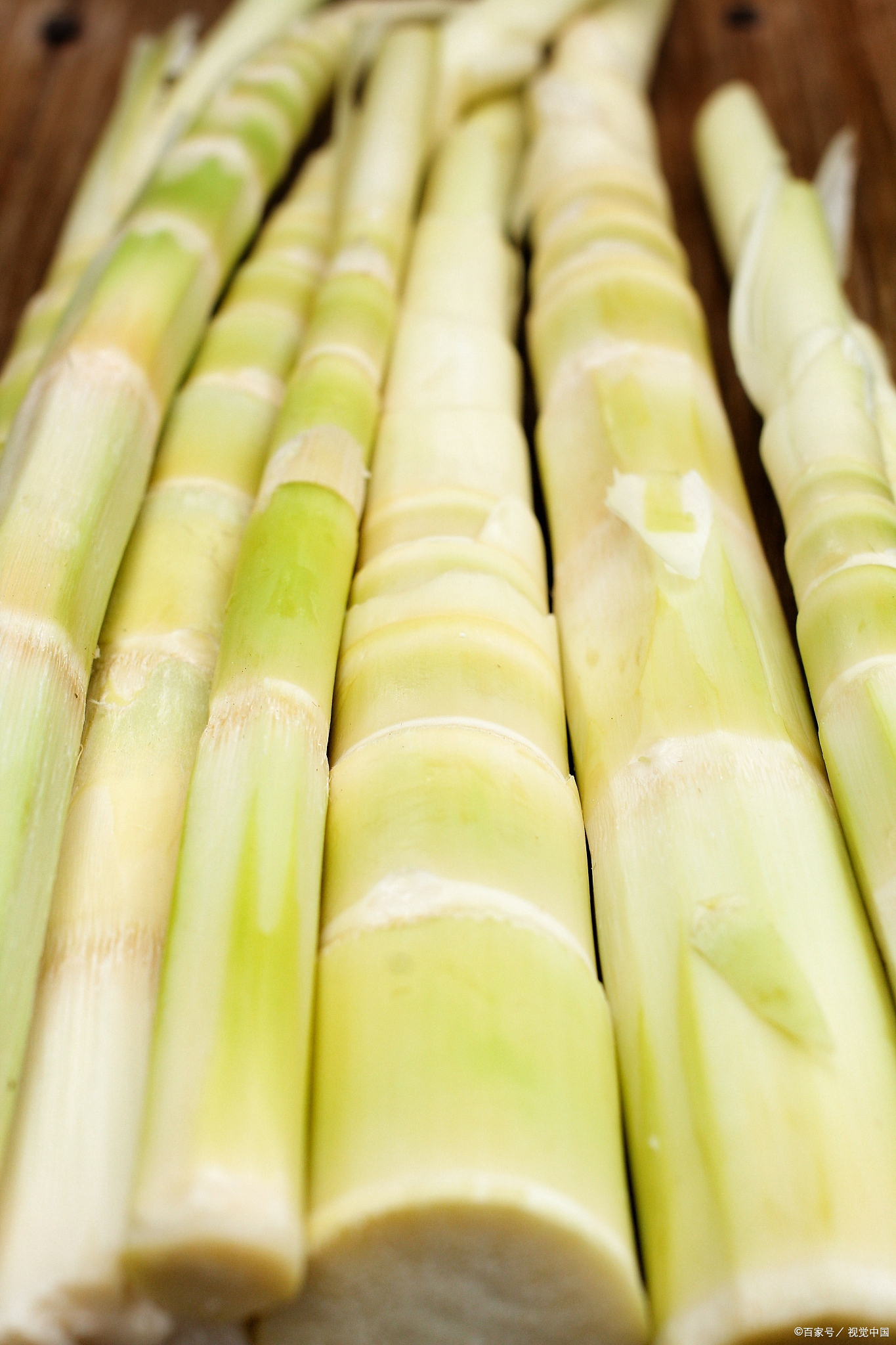游宜宾除了品尝当地赫赫有名的五粮液,甜苦笋也是一种特色美食