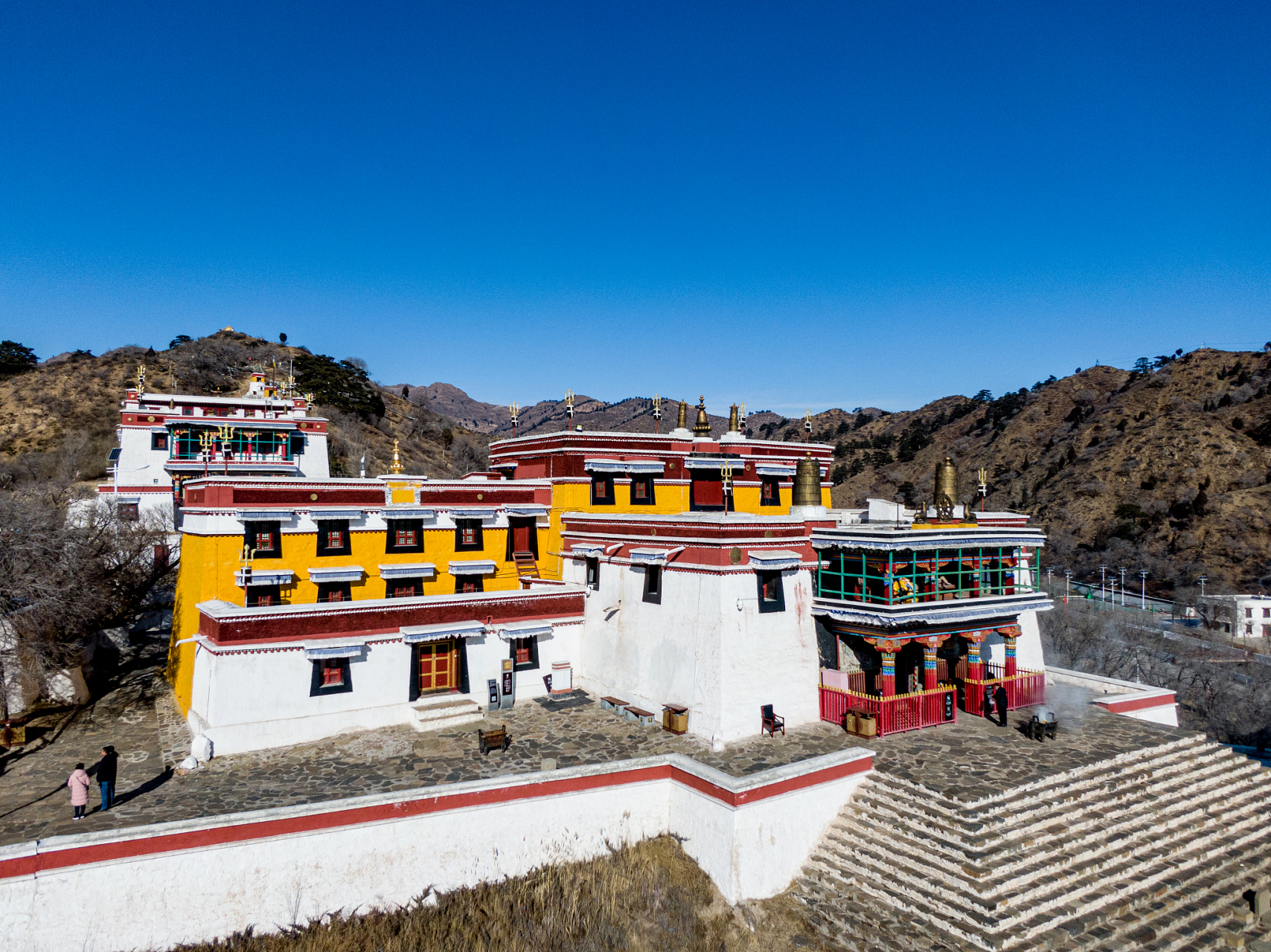 五当召啊,它在清康熙年间就开始建立了,位置就在包头市石拐区吉忽伦图