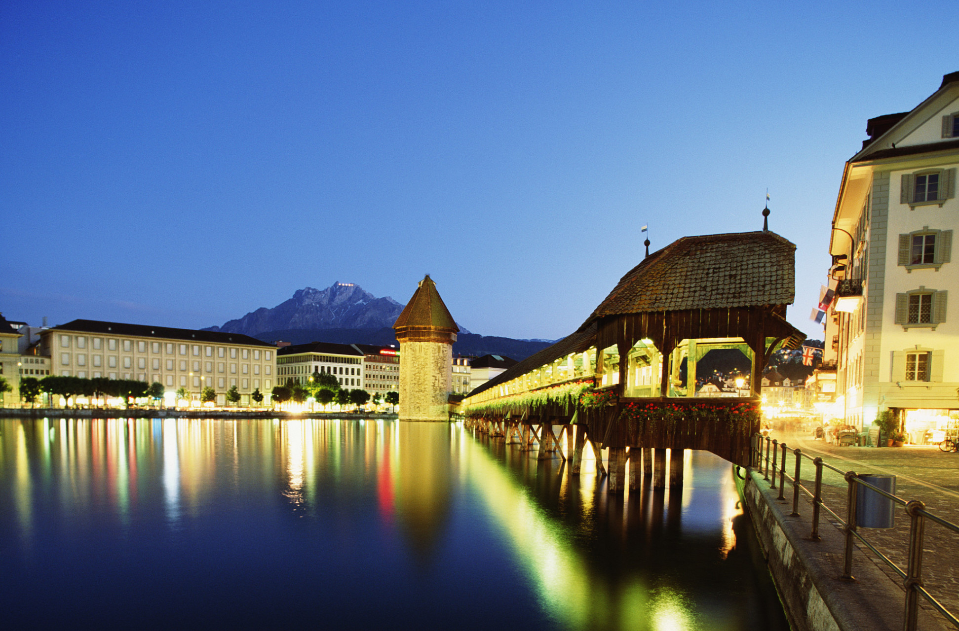 瑞士日内瓦是一个充满魅力的城市,拥有美丽的自然风光和丰富的文化