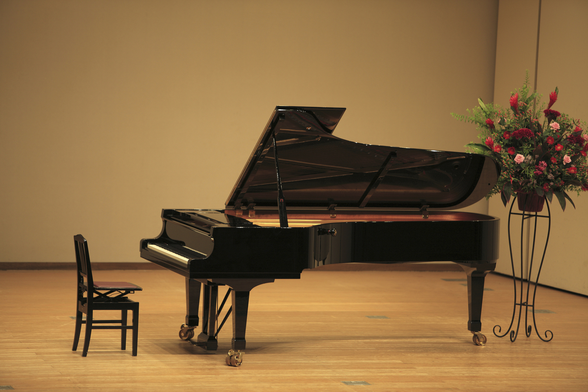 钢琴五级考试曲目是钢琴学习的重要里程碑,旨在提高学生的技巧和音乐