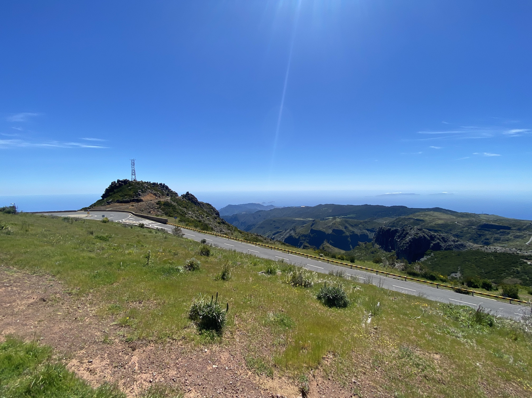 摩天岭位于辽宁东部,距本溪市区不远,是本溪和辽阳的界山.