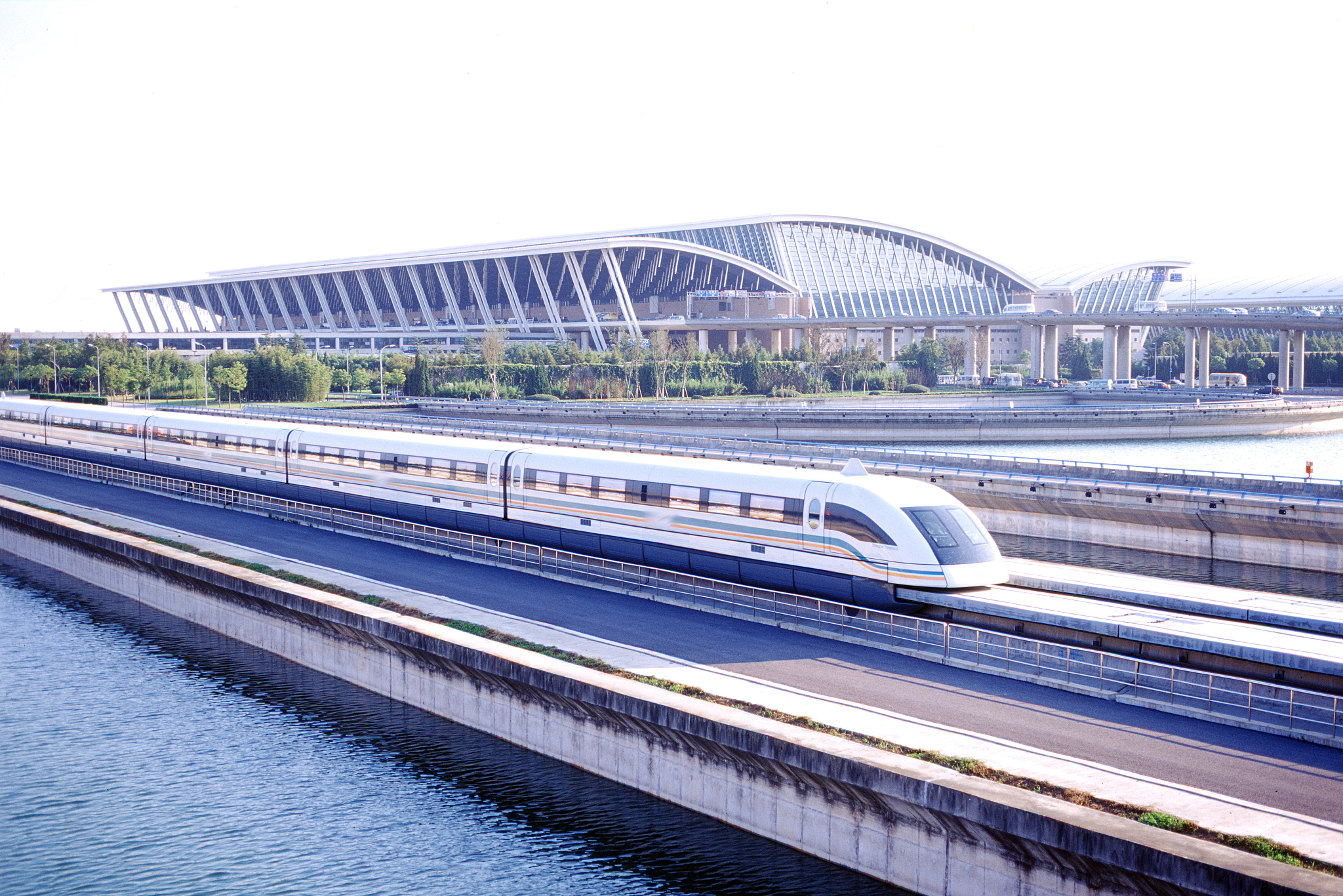 中国已运营的磁浮线路有3条,包括上海磁浮列车示范