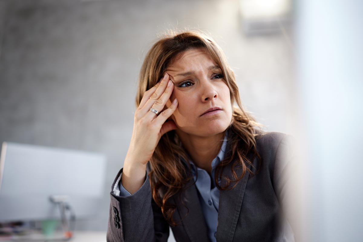 女总裁心情烦闷图片大全