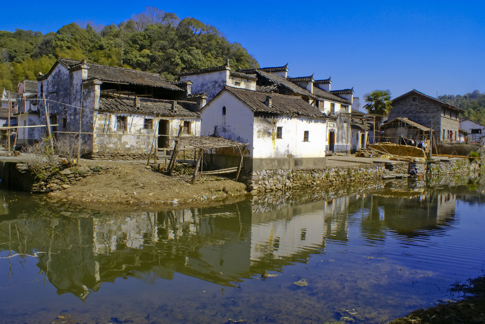 瑶里古镇,位于江西省景德镇市浮梁县东部,素有"瓷之源,茶之乡,林之海"