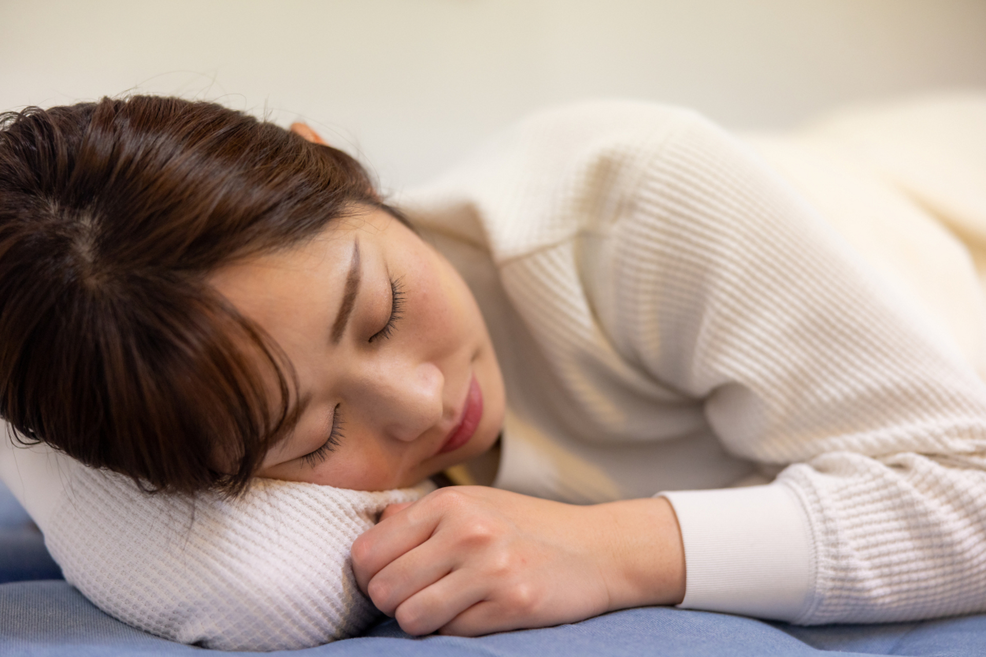 私营企业的主管,公司准备上市时,工作压力非常大,经常熬夜加班到凌晨