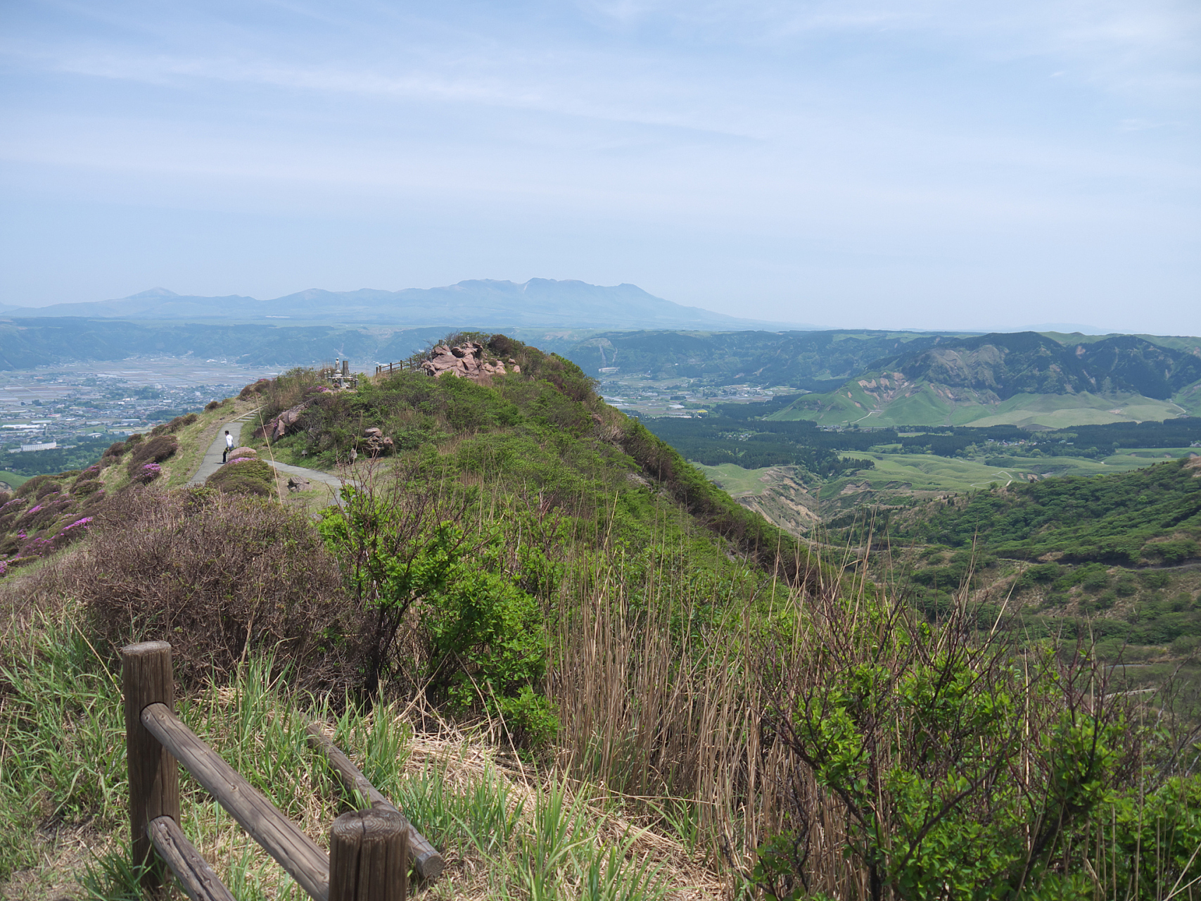 东狮山位于浙江省柘荣县城东2公里处,占地面积达25平方公里.