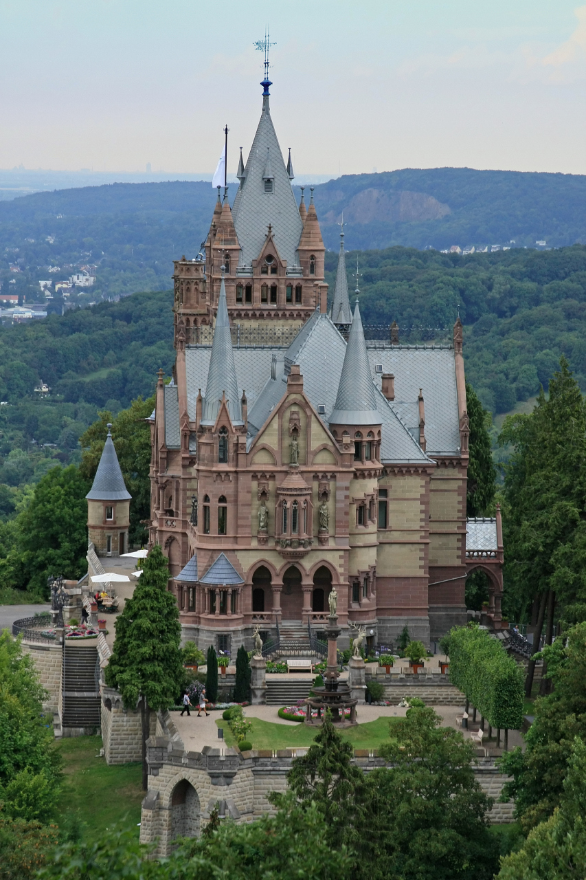 霍亨索伦城堡(德语:burg hohenzollern),位于德国巴登-符腾堡州,与