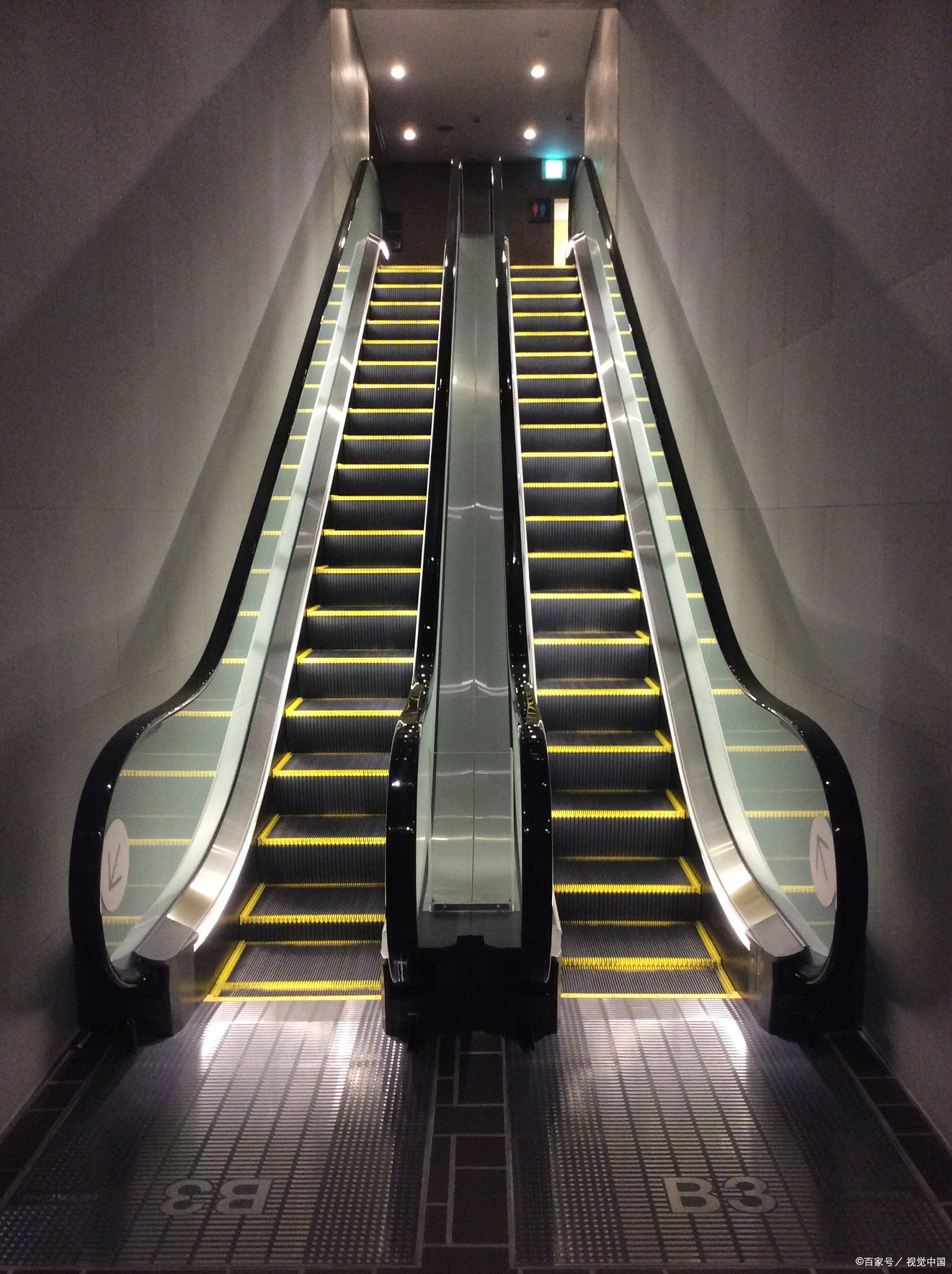 乘坐扶梯的礼仪,作为公共场所行为规范的重要组成部分