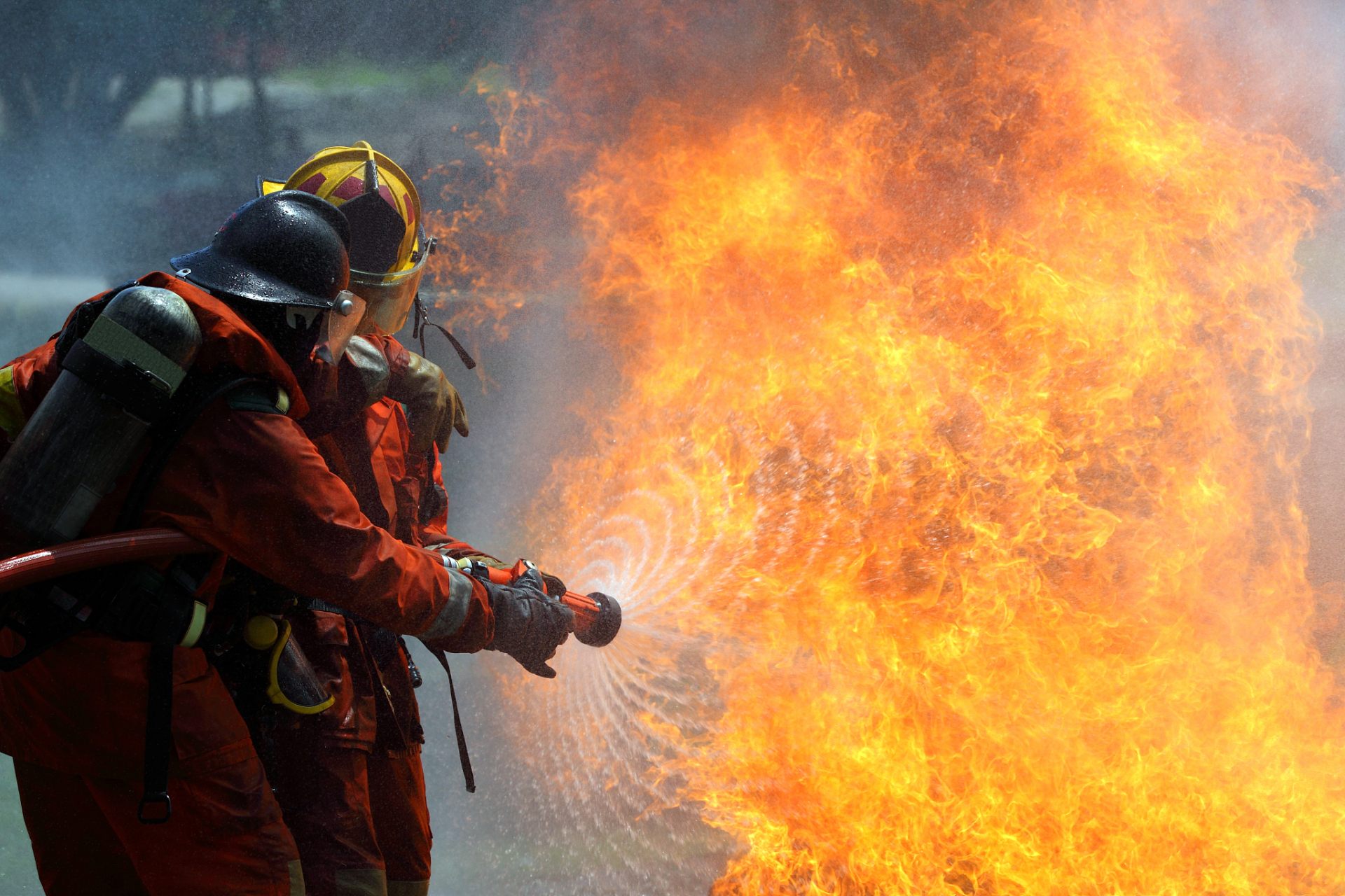 郑州一小区发生火灾 造成4人遇难 6月9日,郑州一居民小区发生火灾
