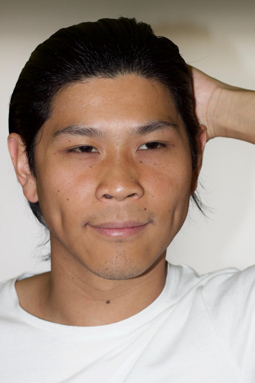 眉骨高  如果您对自己的眉骨高度不满意,以下是一些可选的修复方法.