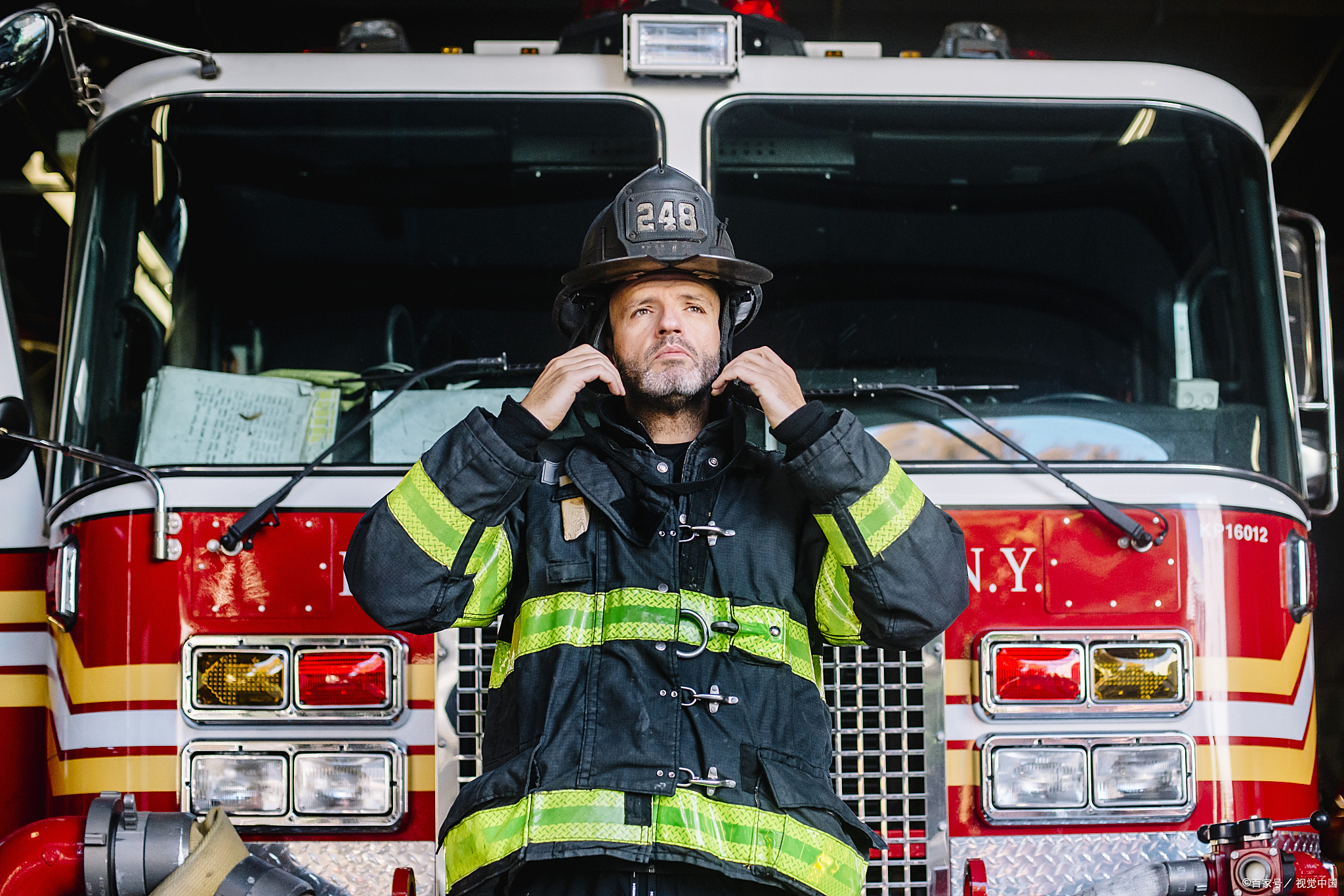 在美国,如果你没有买私人消防保险,那么着火了,会来好多消防车,如果你