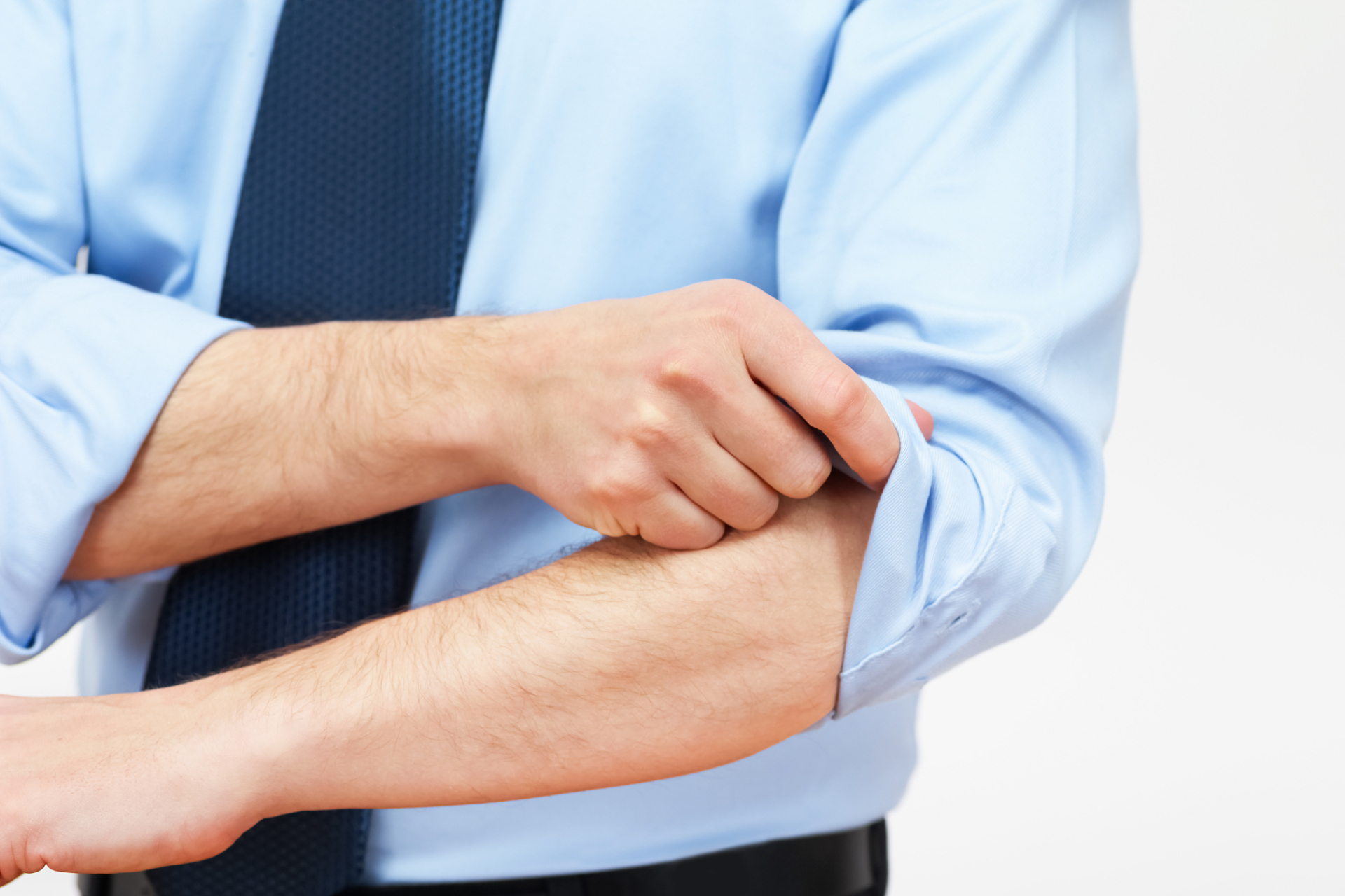 首先,过度使用手臂肌肉和骨骼可以导致疼痛的感觉