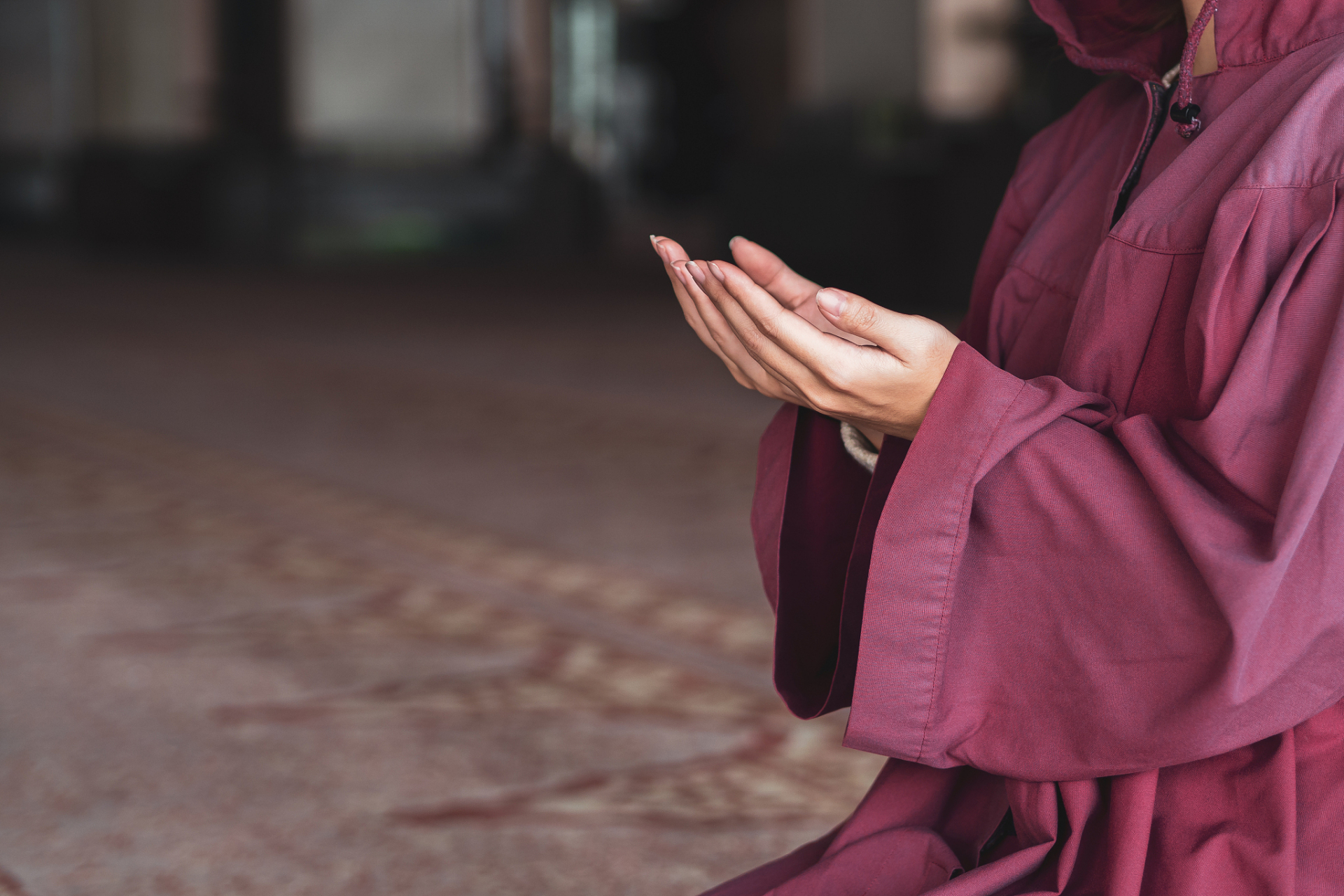 是不是去拜佛了,年轻人热衷拜佛,是什么原因呢》          第一,现代