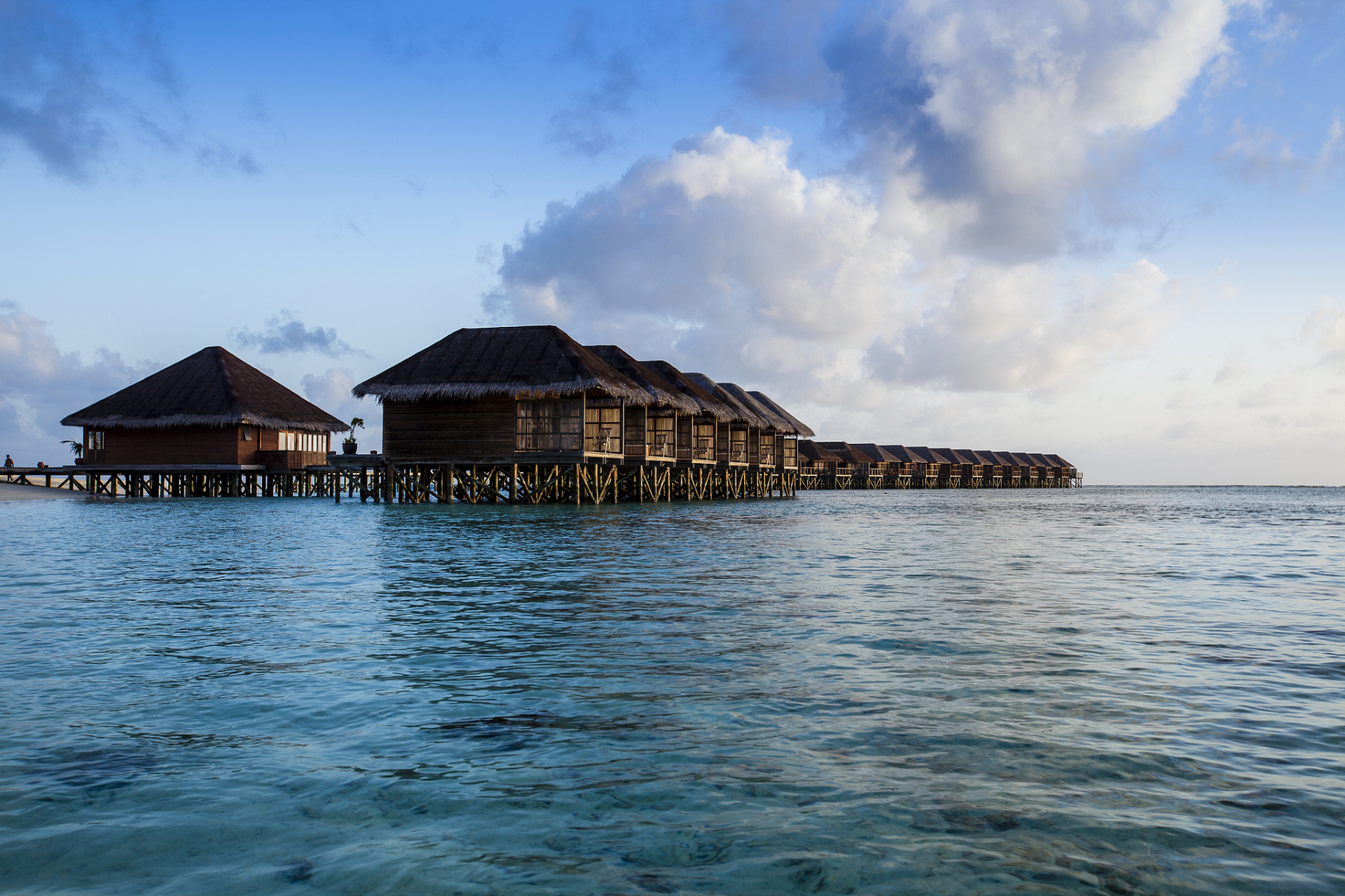 马尔代夫双鱼岛位于马累环礁南部,距离机场岛34公里,从马累国际机场