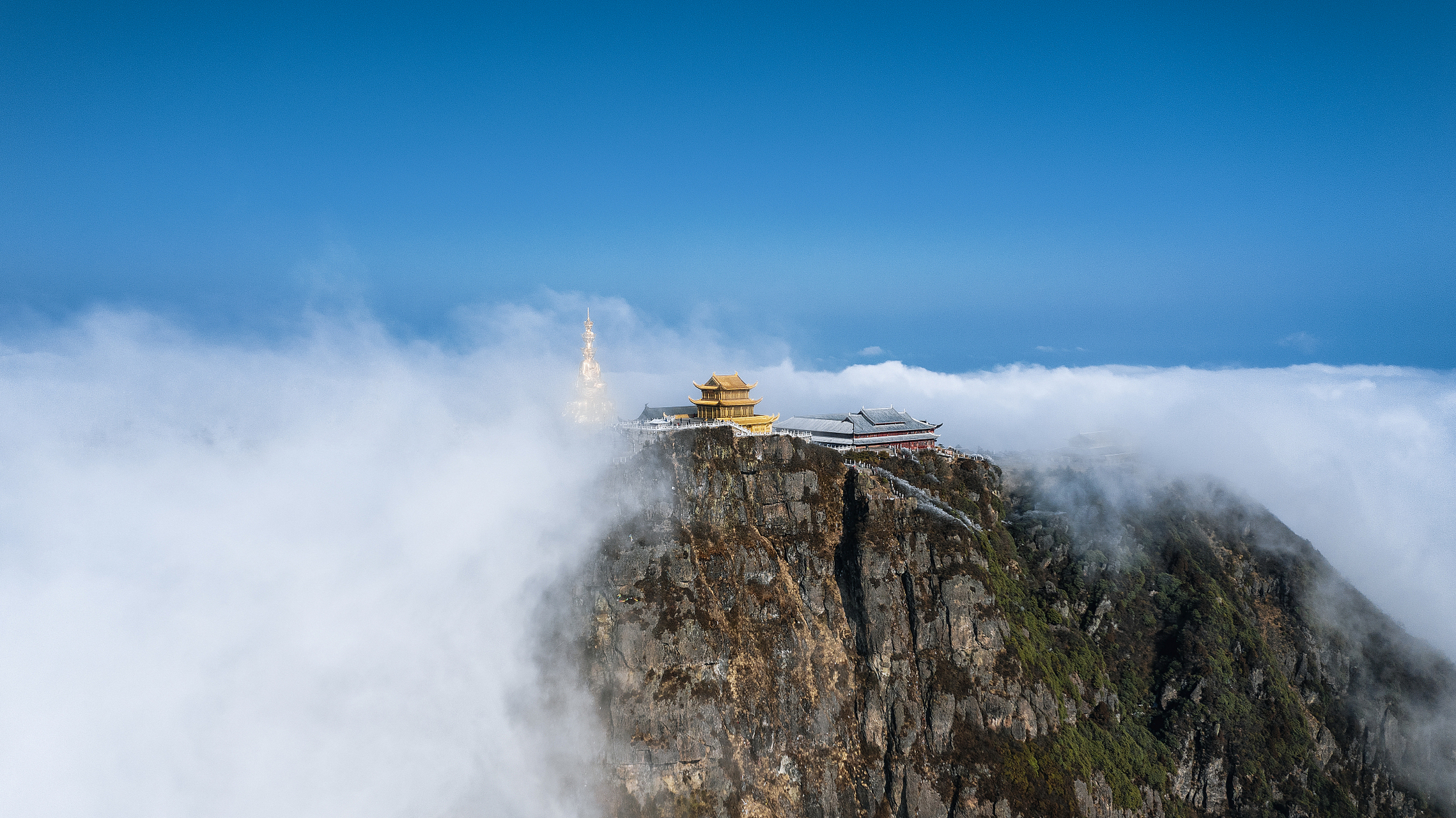 乐山市峨眉山景区位于四川省乐山市境内,是著名的佛道教名山和旅游
