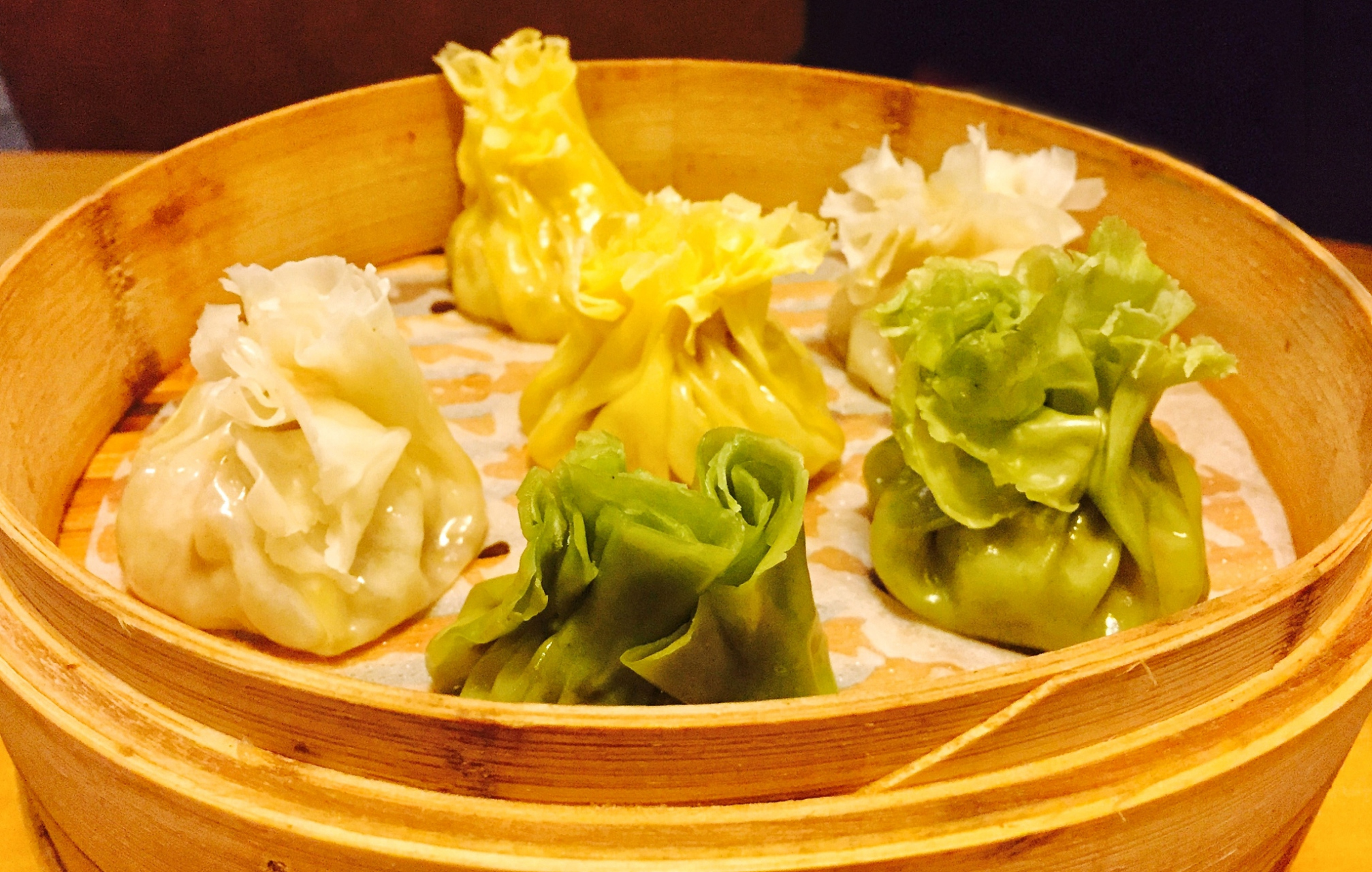 扬州的三道特色菜肴:扬州炒饭,扬州狮子头和翡翠烧麦,是扬州美食文化