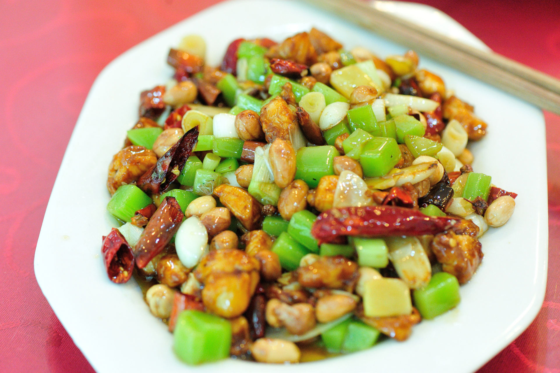 每日家常菜:宫保鸡丁  简介: 宫保鸡丁95是一道色香味俱佳的经典