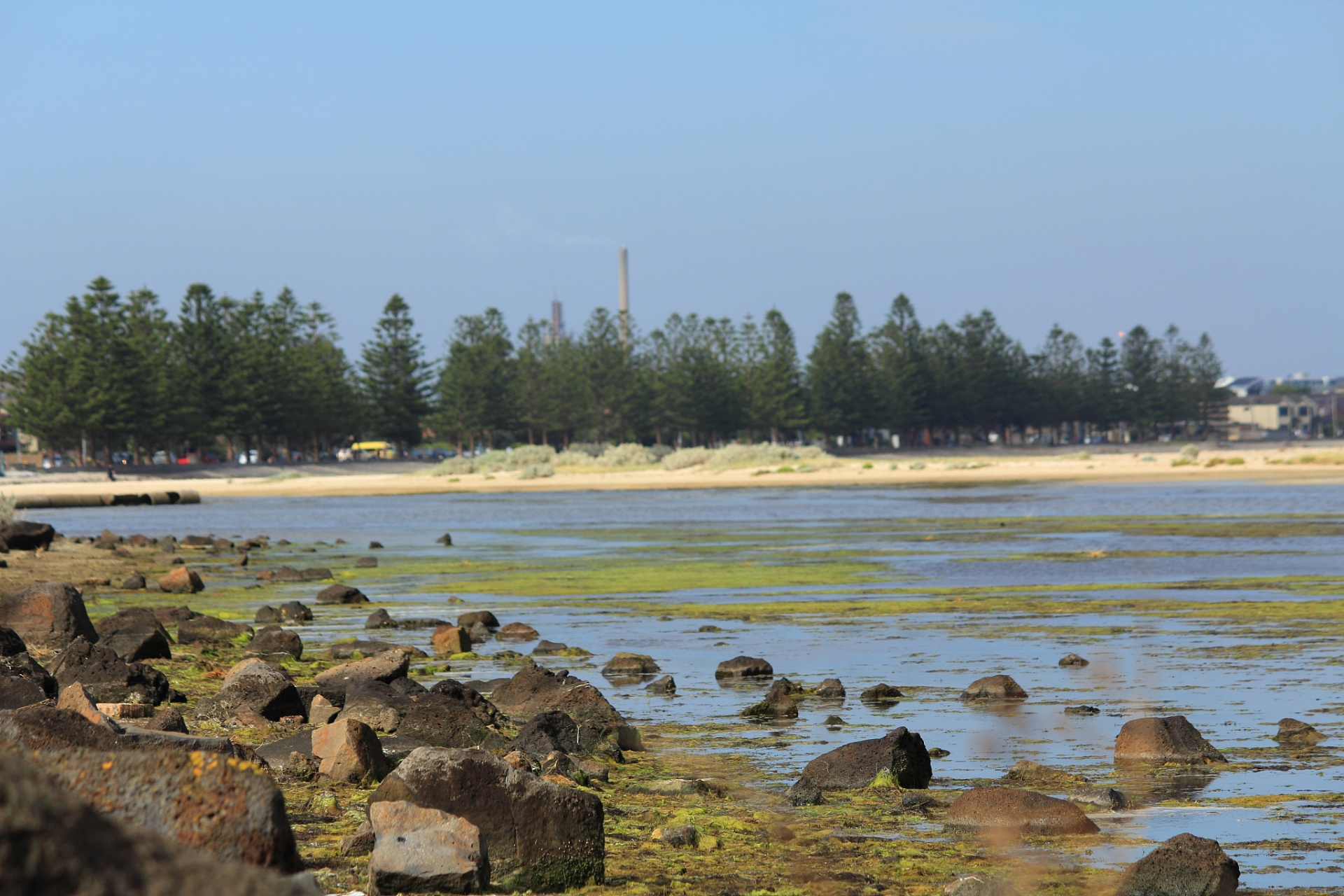 嬉行记# 在遍布东瑁洲岛的广袤海域上,湛蓝的海水与降临的温和阳光