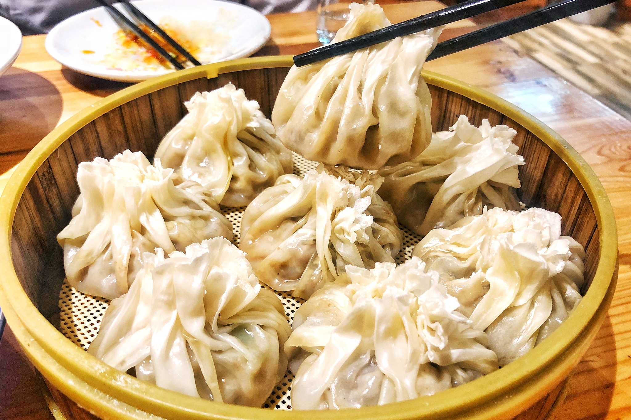 包头,内蒙古美食之都,融合汉族与少数民族烹饪技艺.