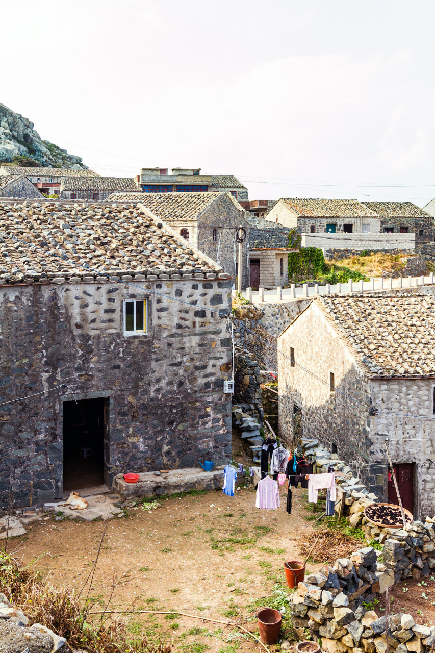 奔赴春天的旅行# 春季的脚步轻盈而至,平潭岛上的石厝古民居等待着