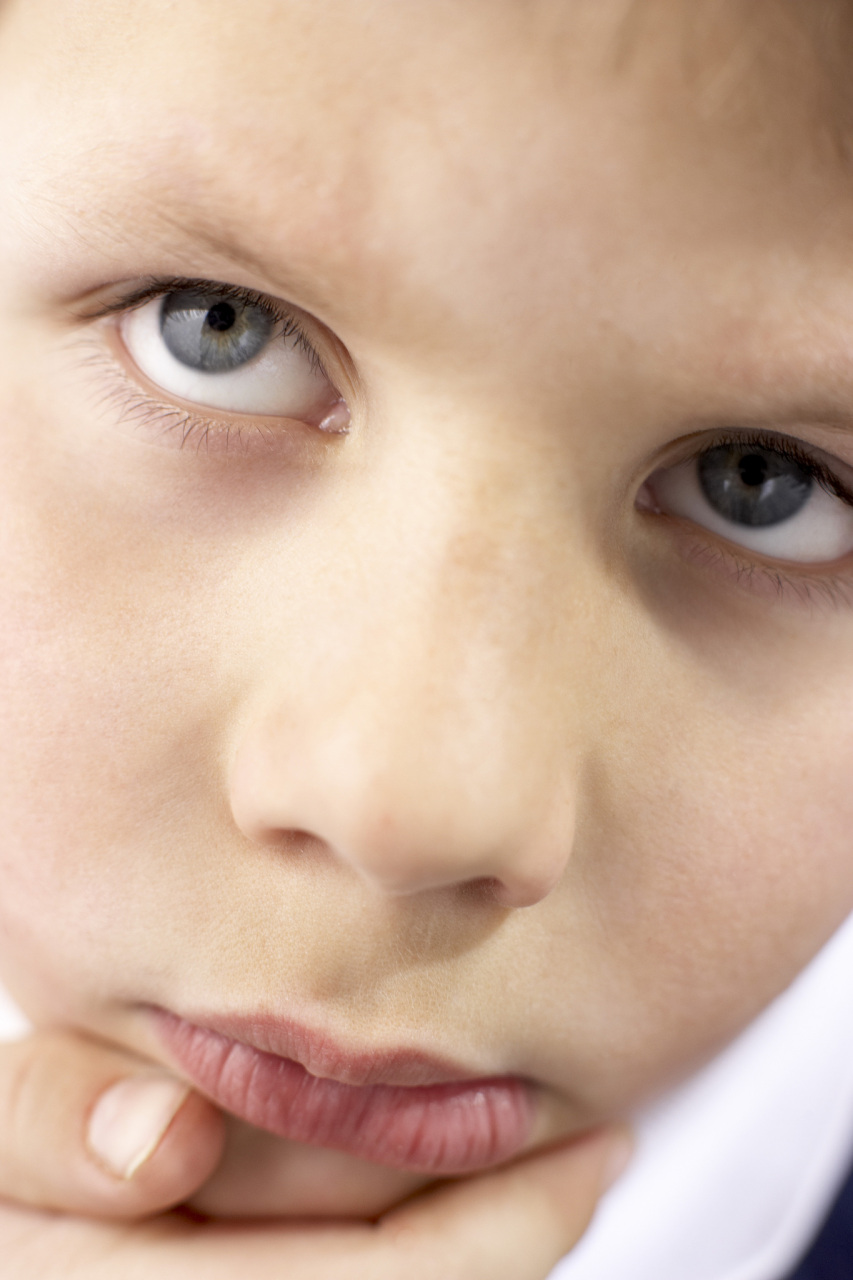 1.热敷是一种有效的缓解黑眼圈的方法.